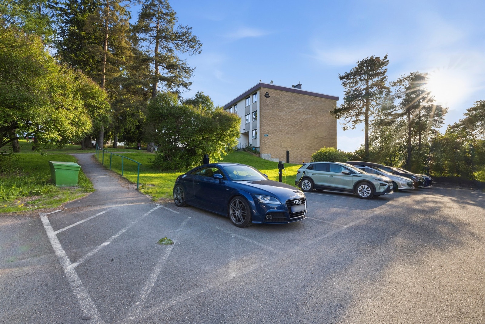 Det er mulighet for leie av parkeringsplass/garasjeplass etter venteliste Galleribilde