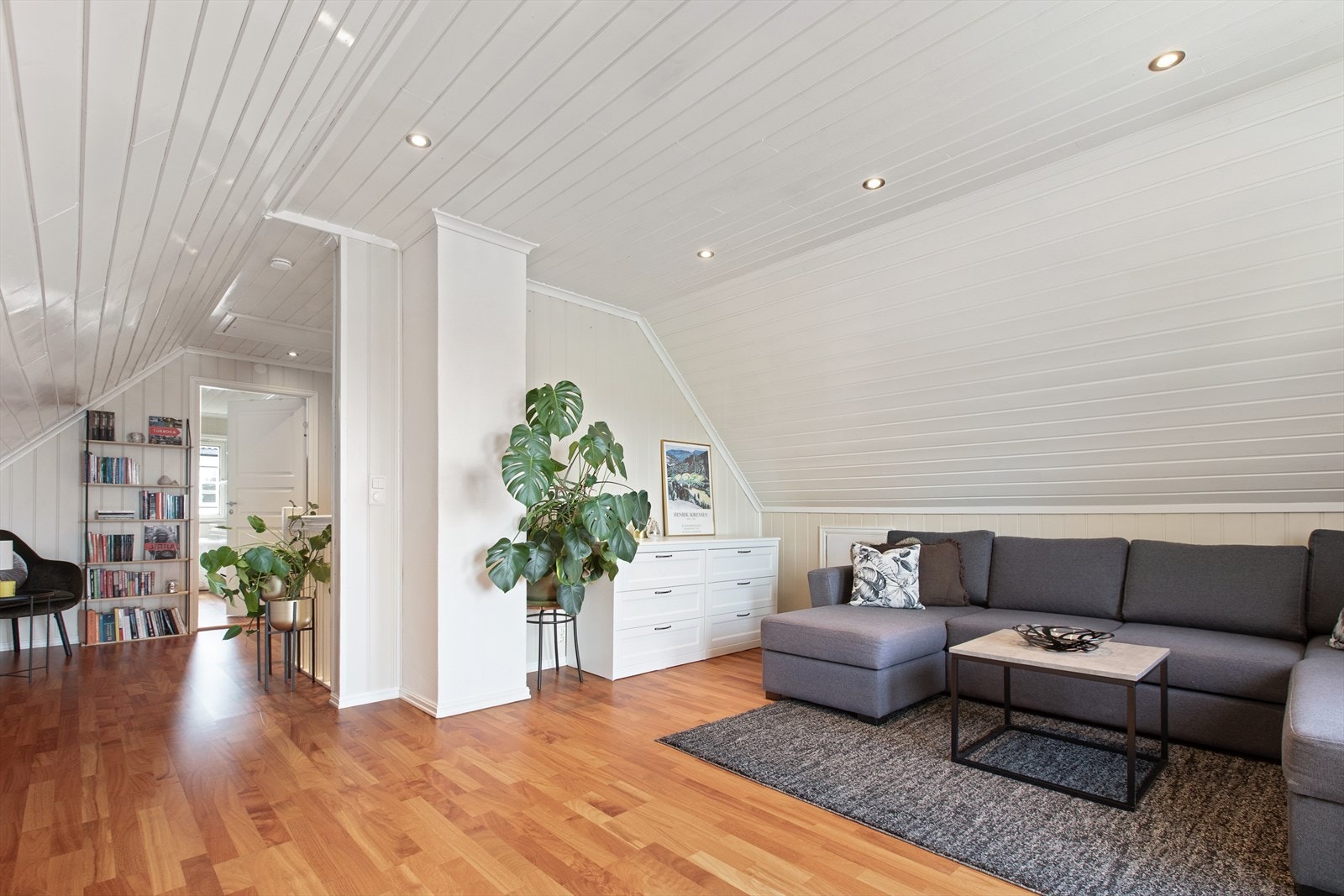 Del av loftstue. Galleribilde