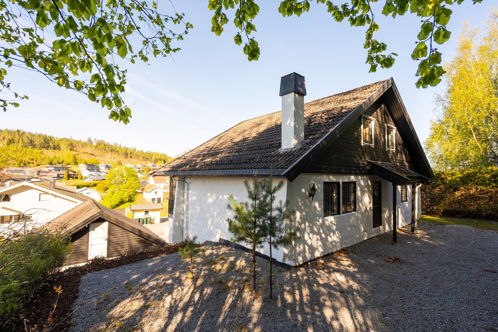 Vestvendt beliggenhet med gode solforhold Galleribilde