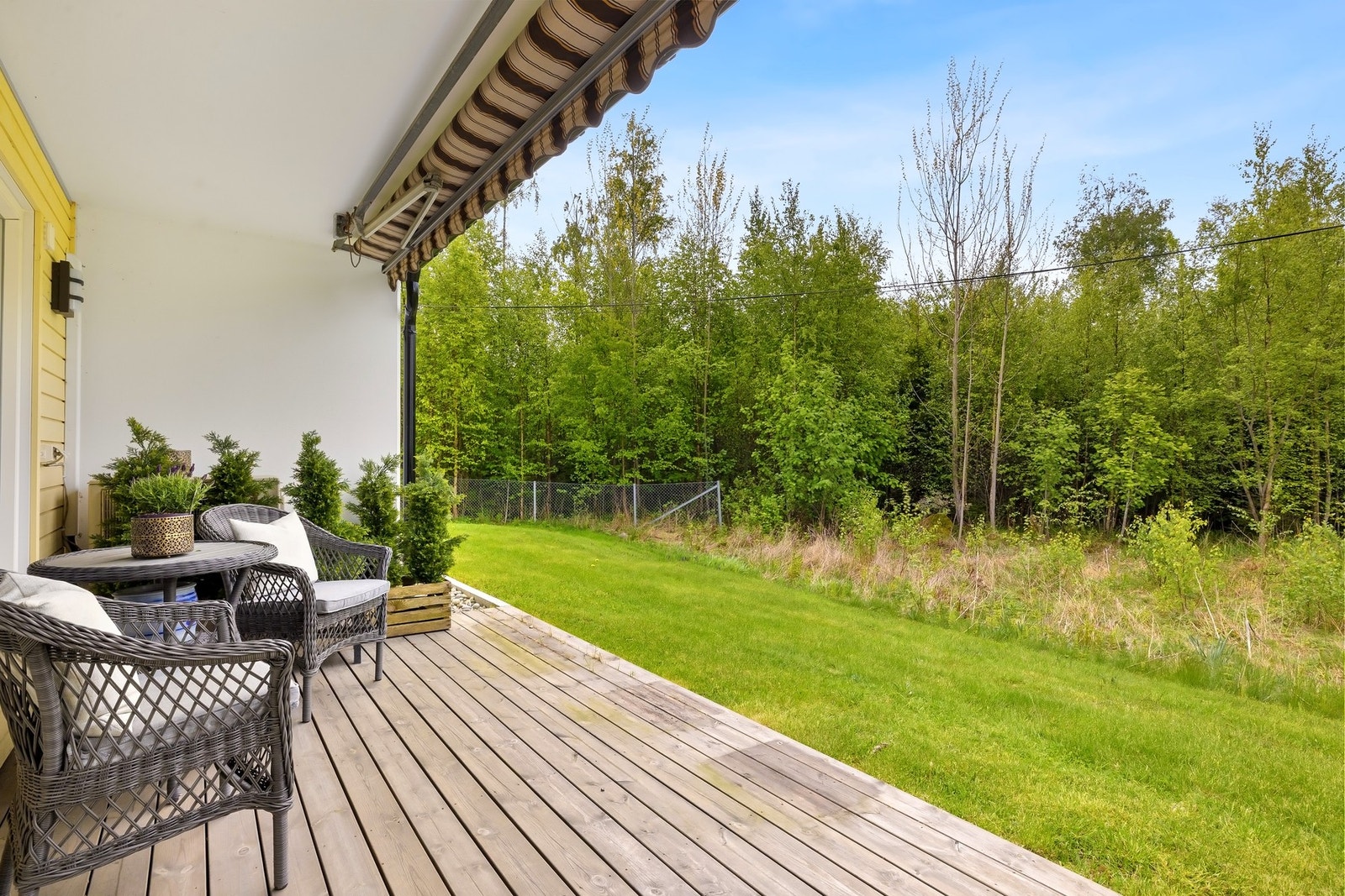 Stor overbygget terrasse med masser av sol og sjøgløtt! Galleribilde
