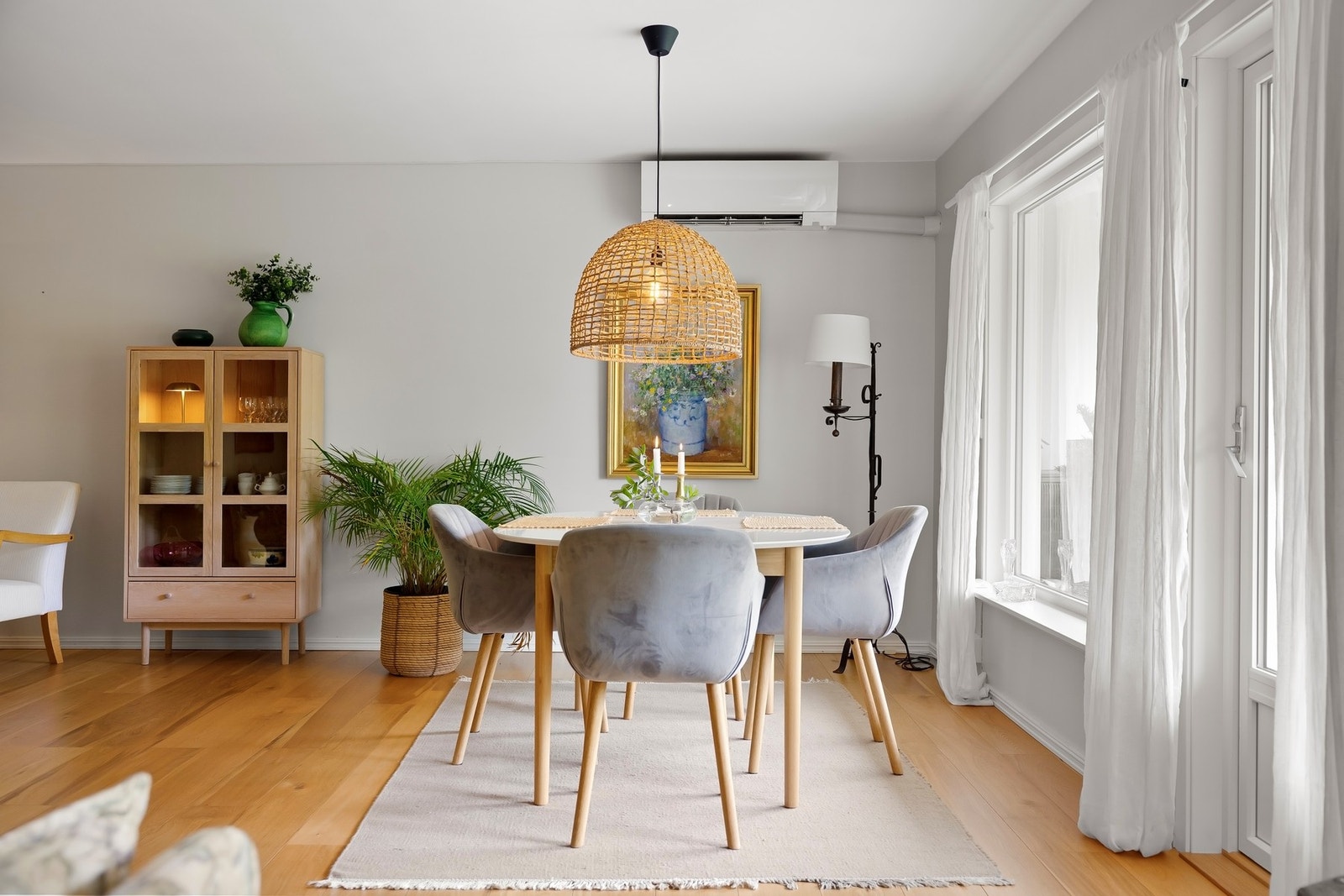 Leiligheten har varmepumpe for effektiv nedkjøling på sommerstid, eller som oppvarming på vinterhalvåret Galleribilde