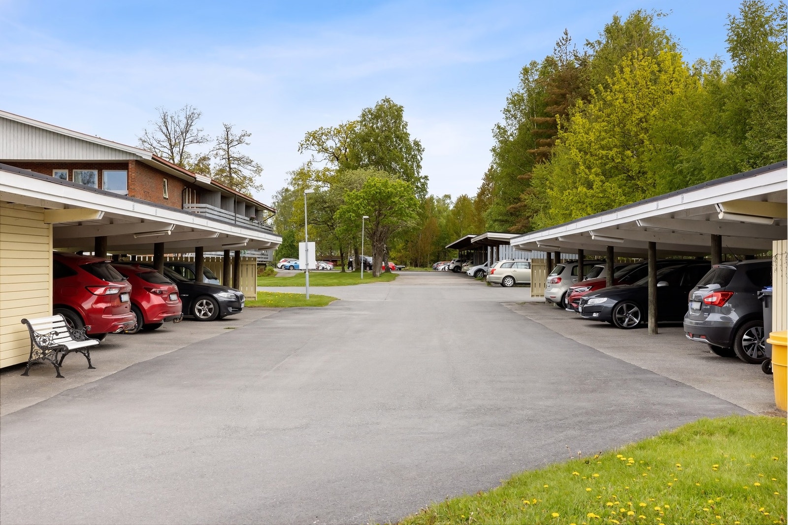 Borettslaget har carport Galleribilde