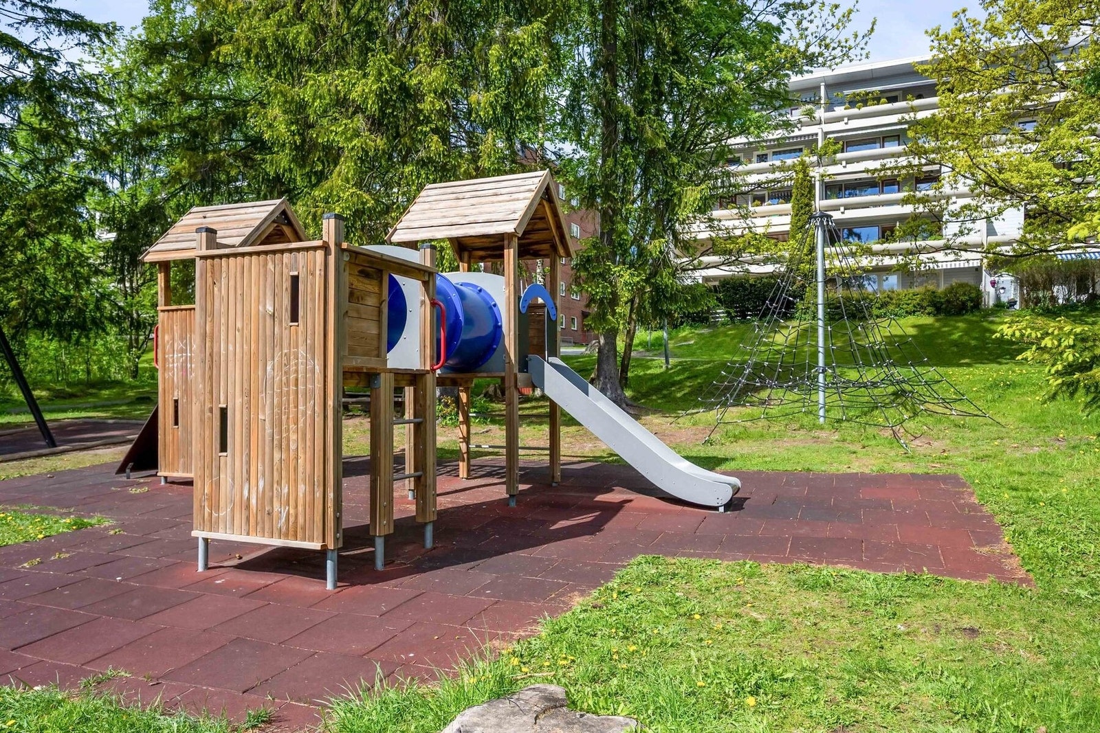 Flott lekeplass på sameiets fellesområdet Galleribilde