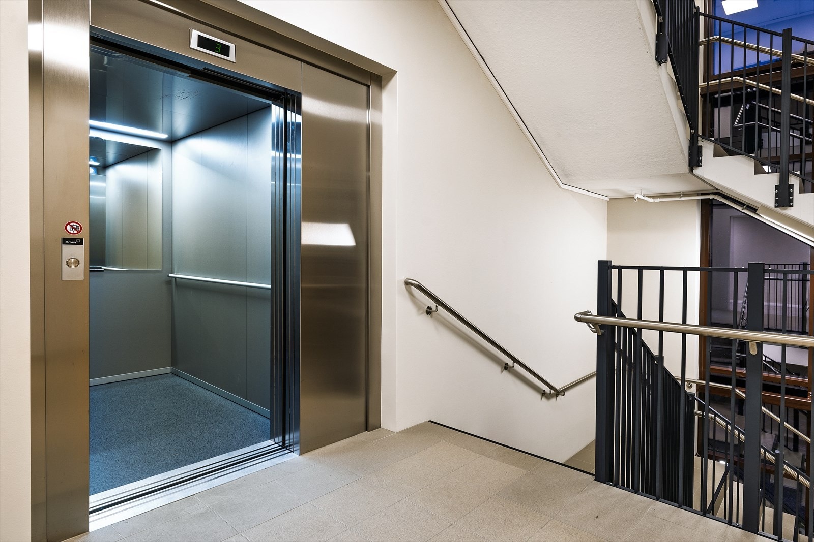 Enkel adkomst via heis både fra hovedinngang og garasje. Galleribilde
