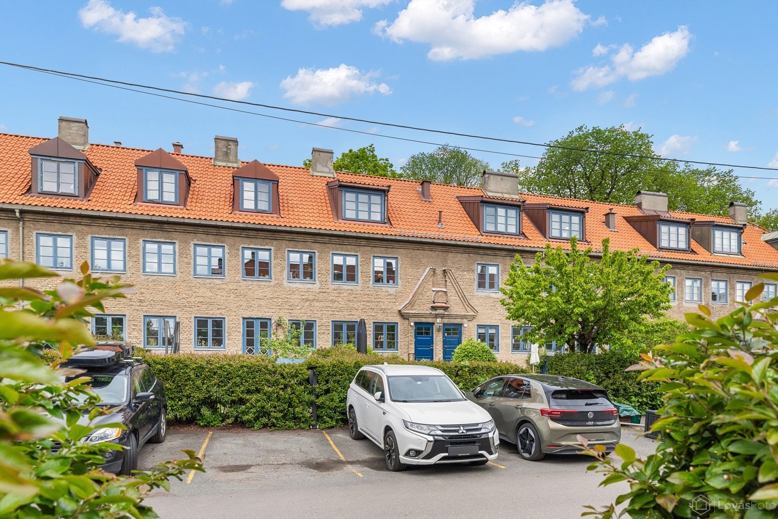 Parkering kan leies etter venteliste, og det er gode muligheter for gateparkering i nærområdet. Galleribilde