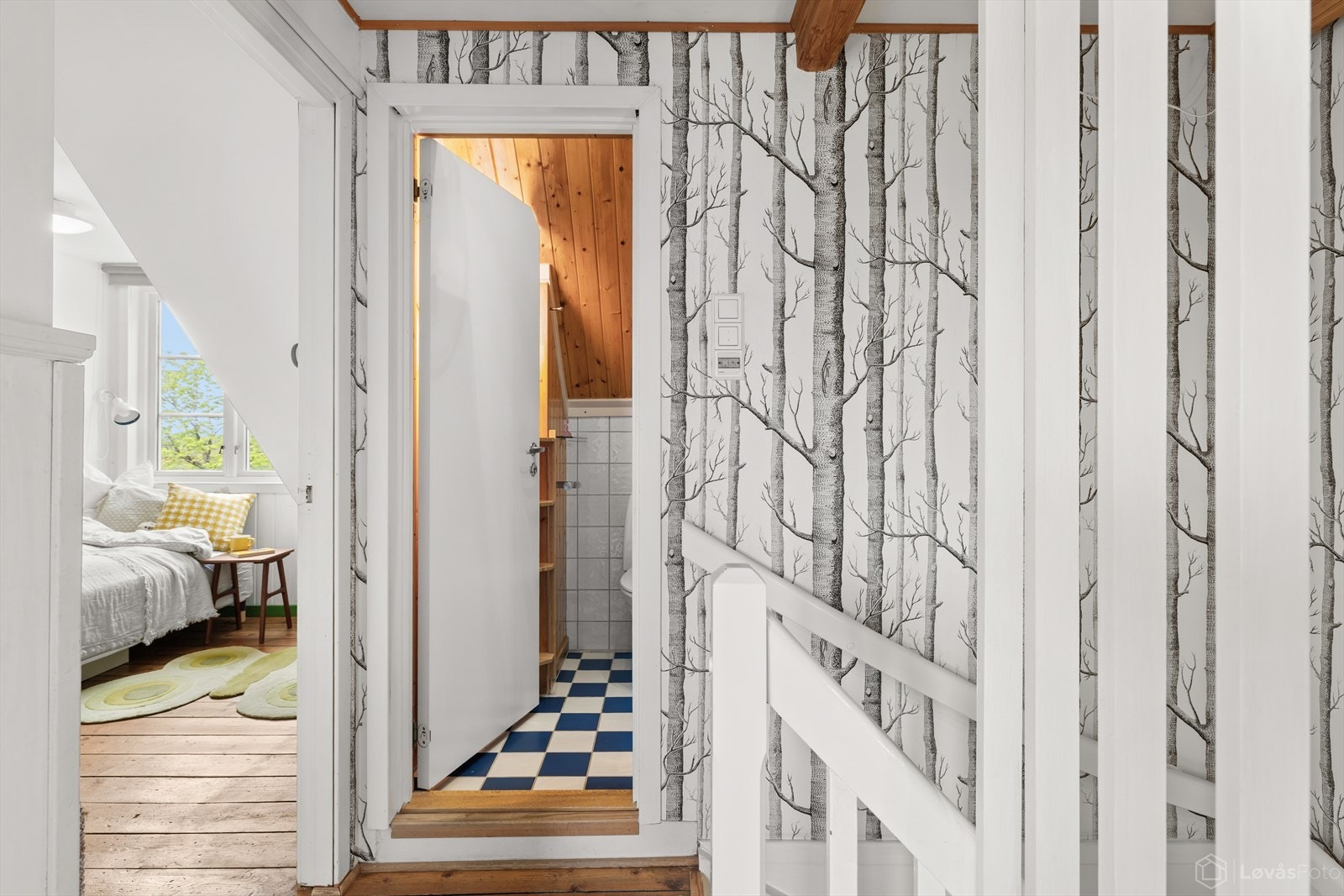 Loftetasjen består av to soverom samt et baderom. Galleribilde