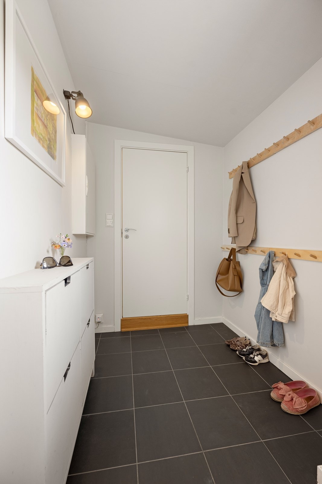 Praktisk tilgang til toalett/vaskerom fra entréen Galleribilde
