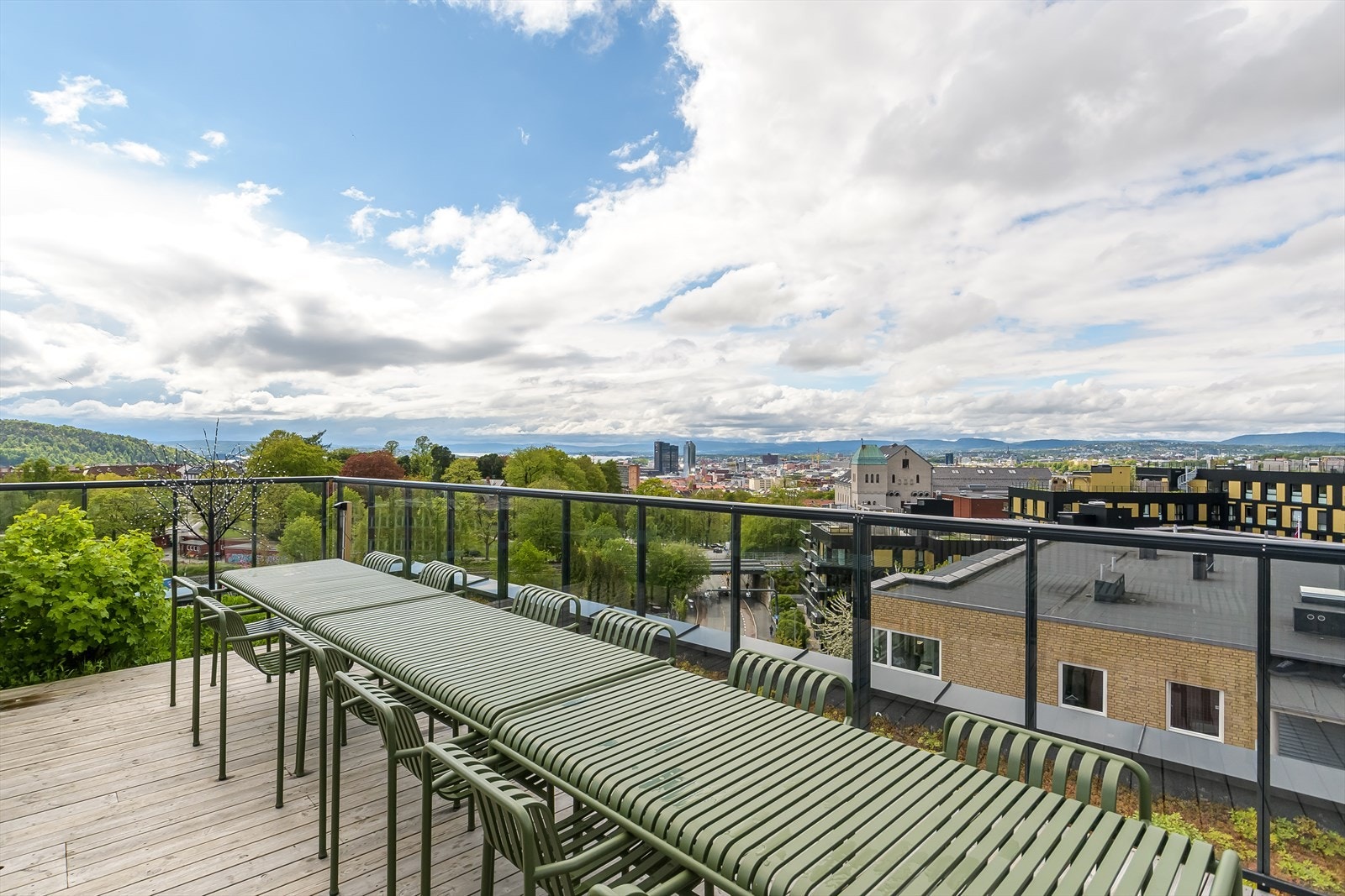Takterrassen byr på herlig utsikt! Galleribilde