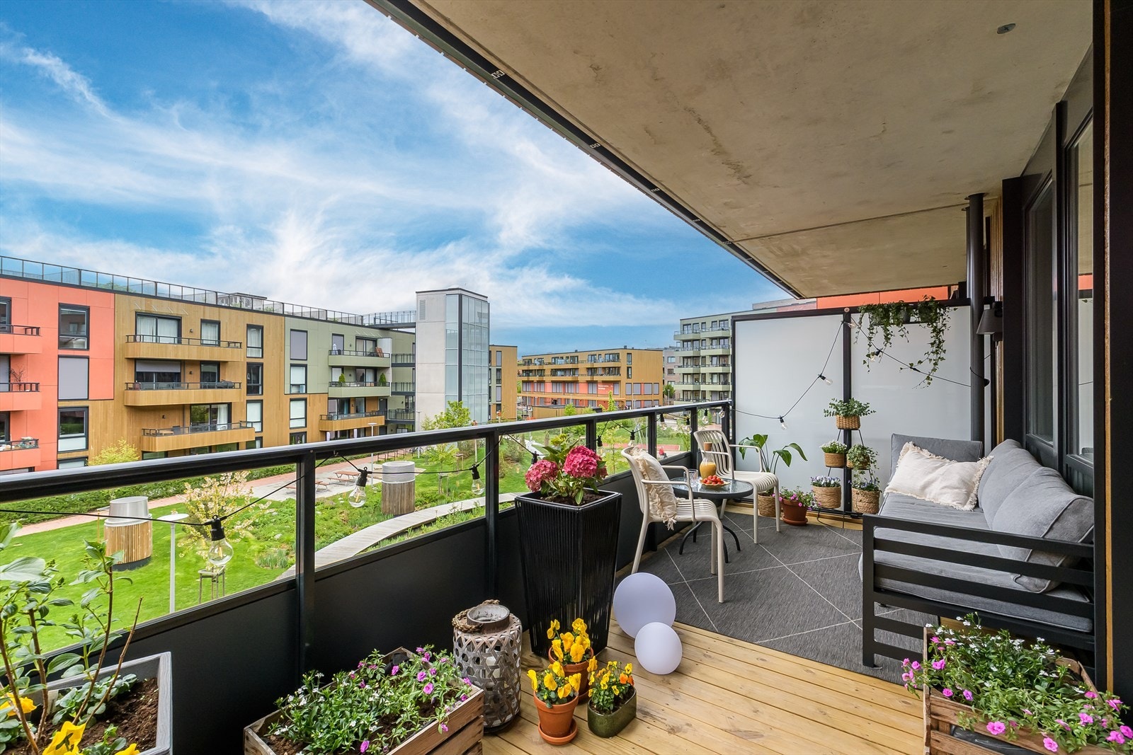 Fra stuen er det direkte utgang til en flott nordvestvendt balkong på ca. 12 m². Galleribilde