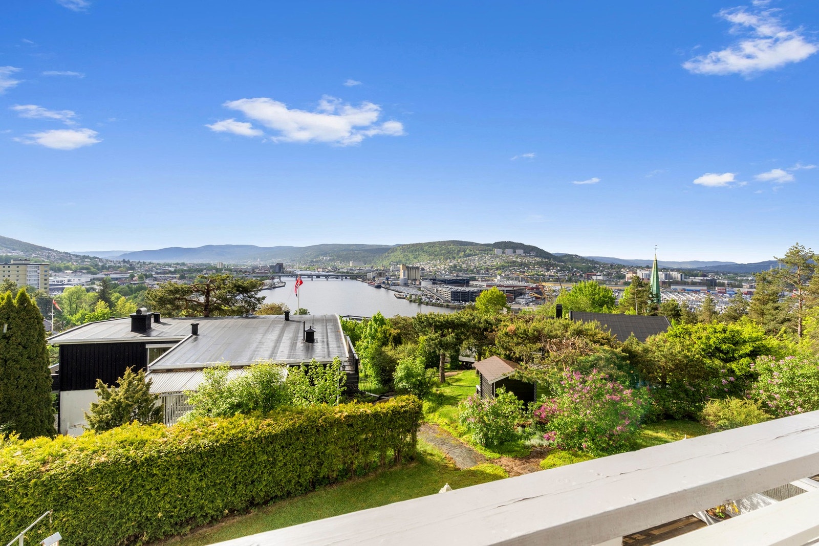 Fantastisk utsikt over hele Drammen. Galleribilde