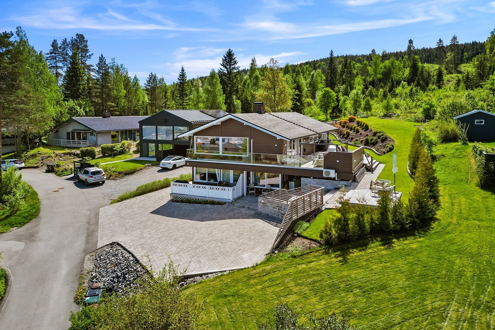 Velkommen til Austad Skog 8!
Foto: Haiman Askari Galleribilde