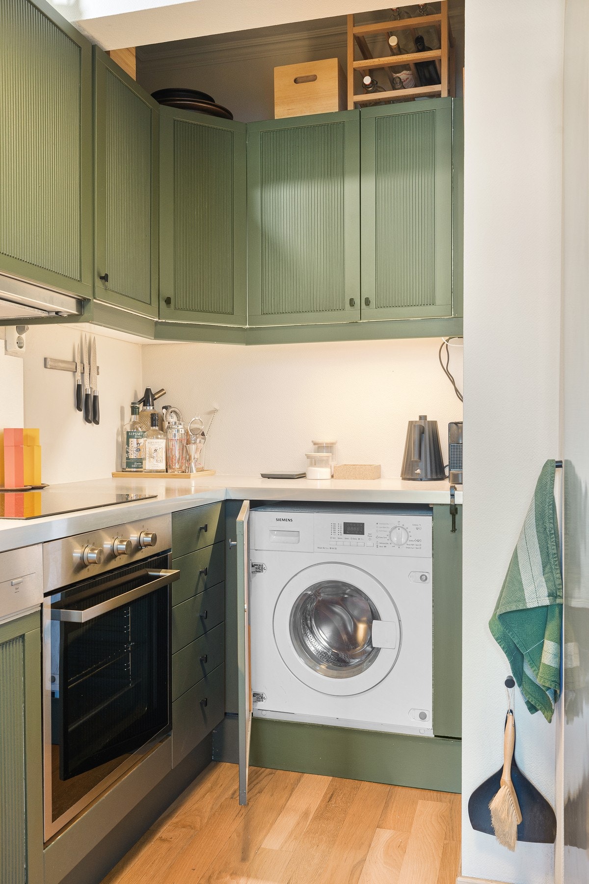 Integrerte hvitevarer fra Siemens og Ikea/Whirlpool sørger for en praktisk og helhetlig kjøkkenløsning. Galleribilde
