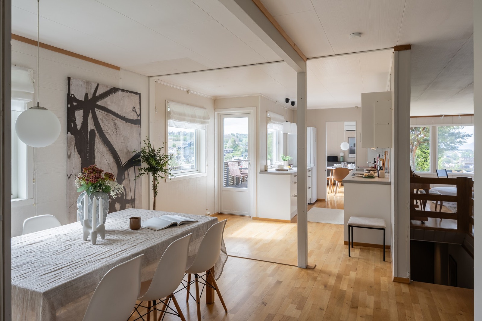 Spisestuearealet var opprinnelig del av et større soverom. Galleribilde