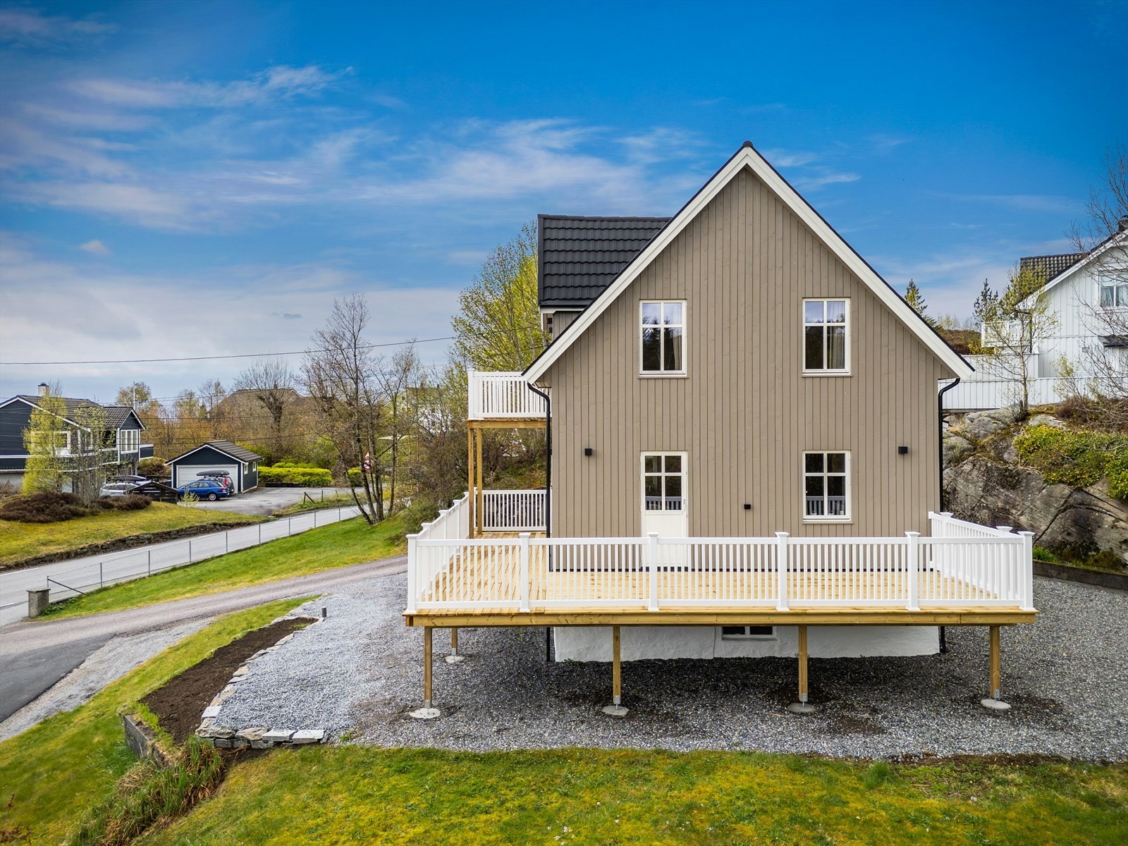 Utgang fra stuen til en herlig terrasse. (Nyoppført 2026) Galleribilde