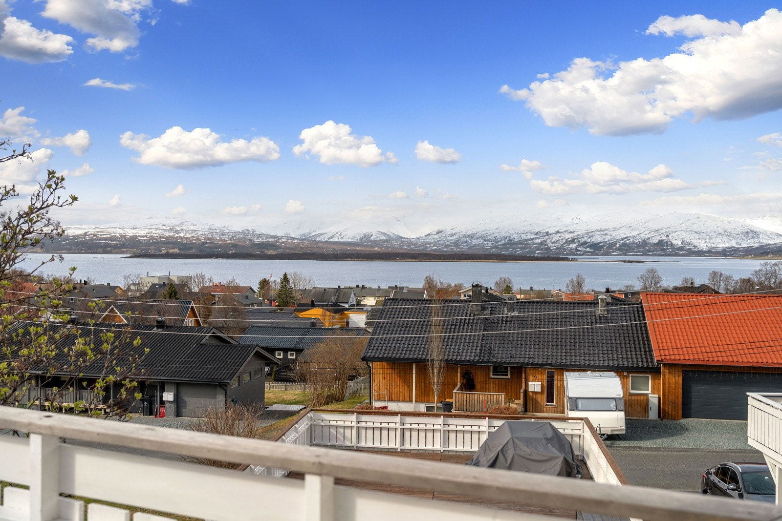 Vestvendt villaområde i Vesterlia/Hansmarka som er et av Tromsøs attraktive boligområder.