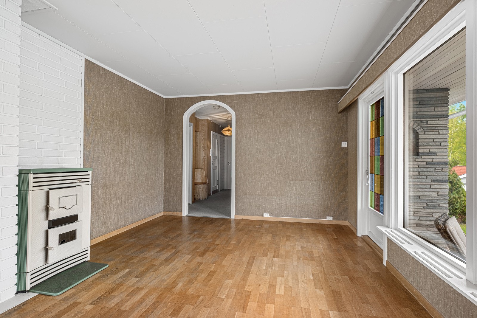 Fra stuen er det utgang til romslig terrasse Galleribilde