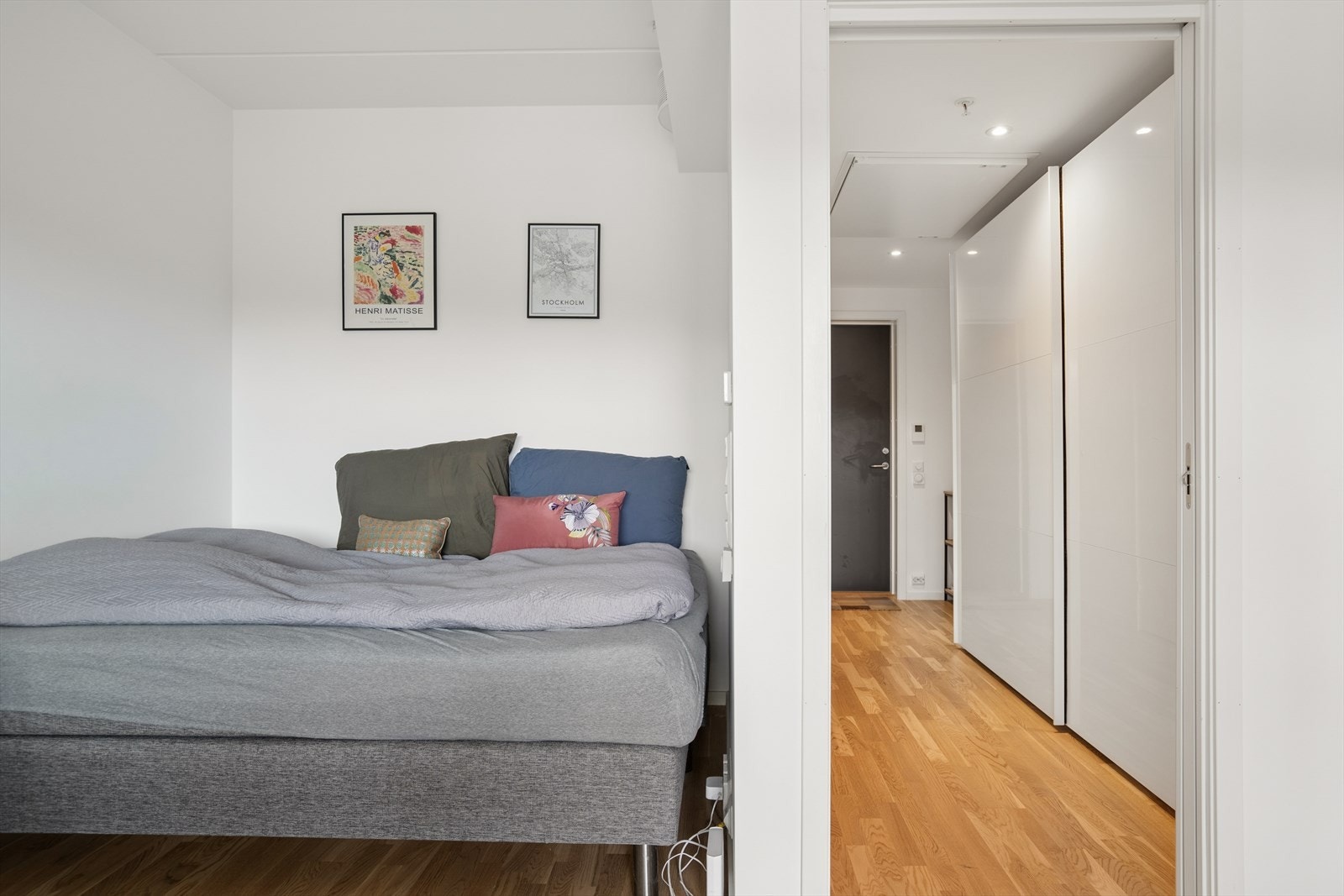 I entre finner du en stor garderobe med god plass til klær og øvrig utstyr. Galleribilde