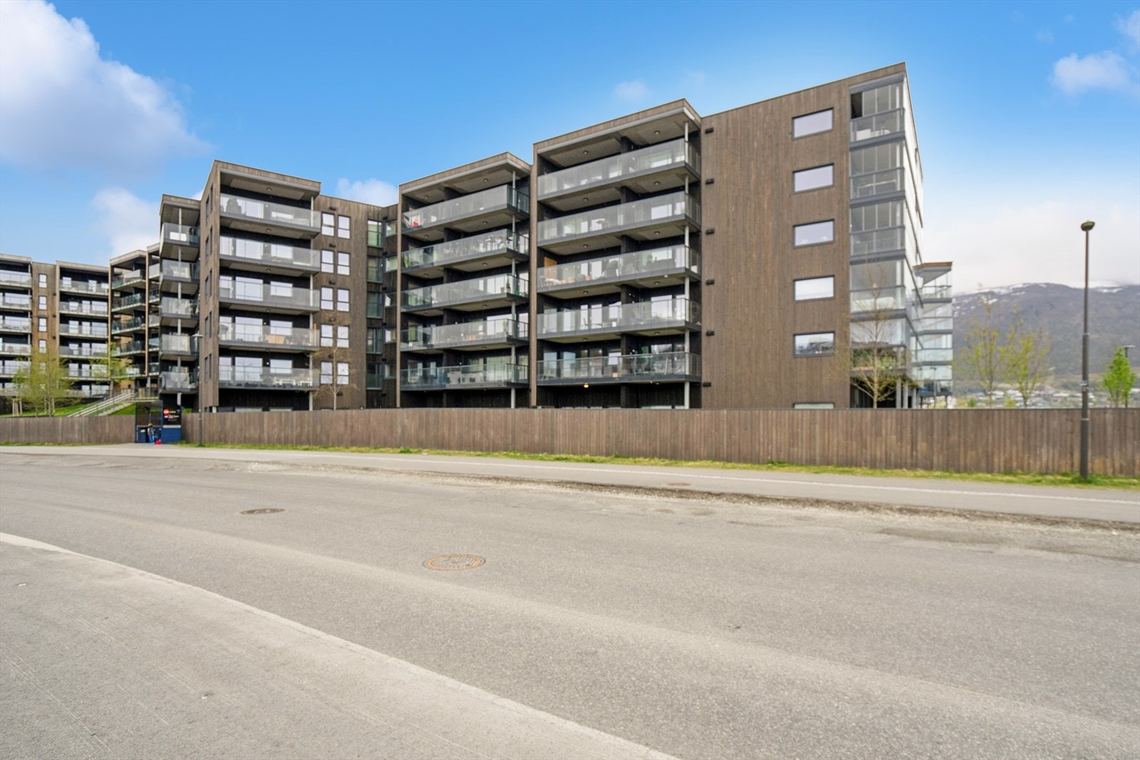 Moderne boligbygg oppført i 2021, beliggende i en attraktiv del av Tromsø nær Strandvegen. Galleribilde