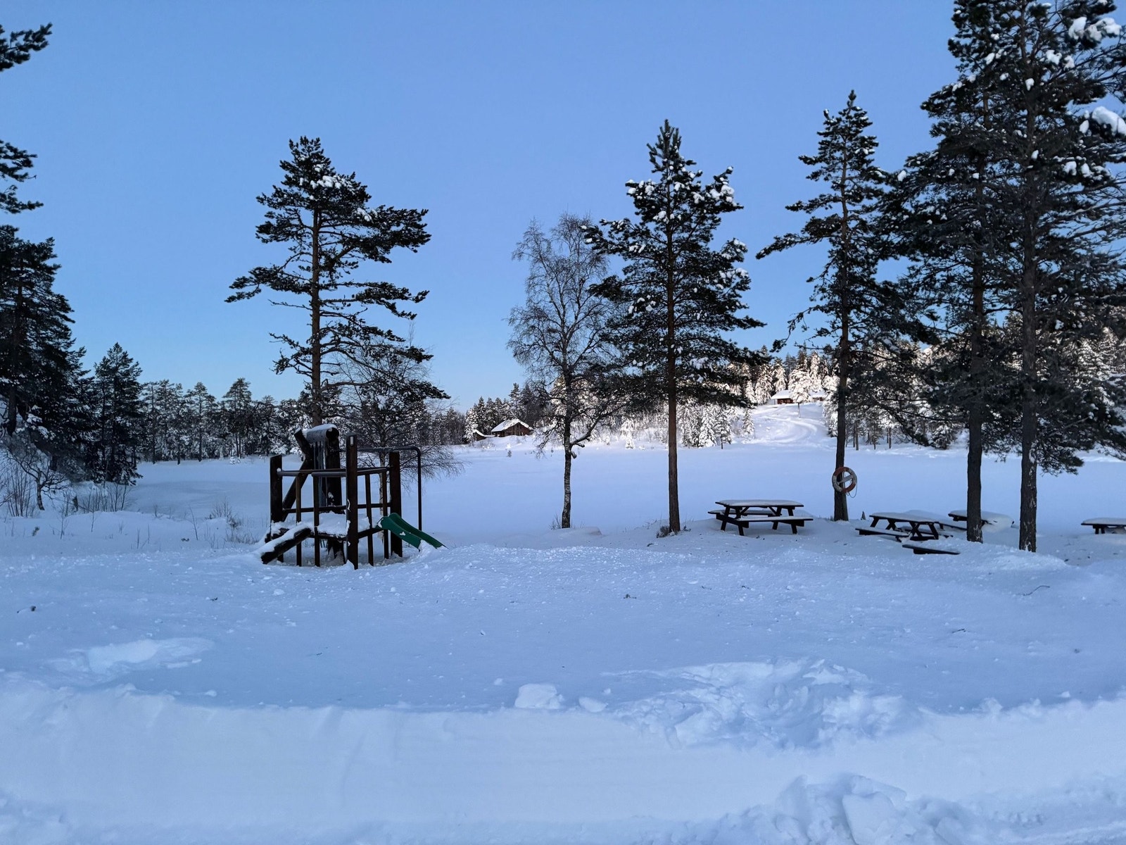 Fellesområde ved vannet Galleribilde