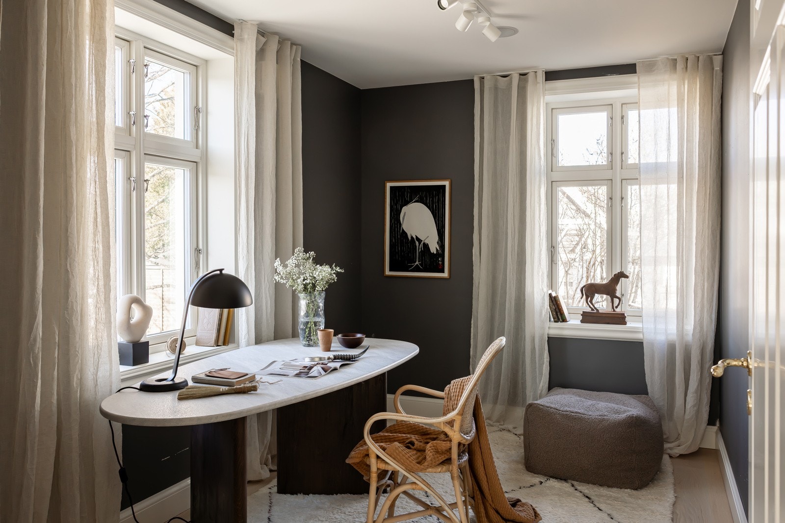 Innbydende soverom, innredet som kontor i dag Galleribilde