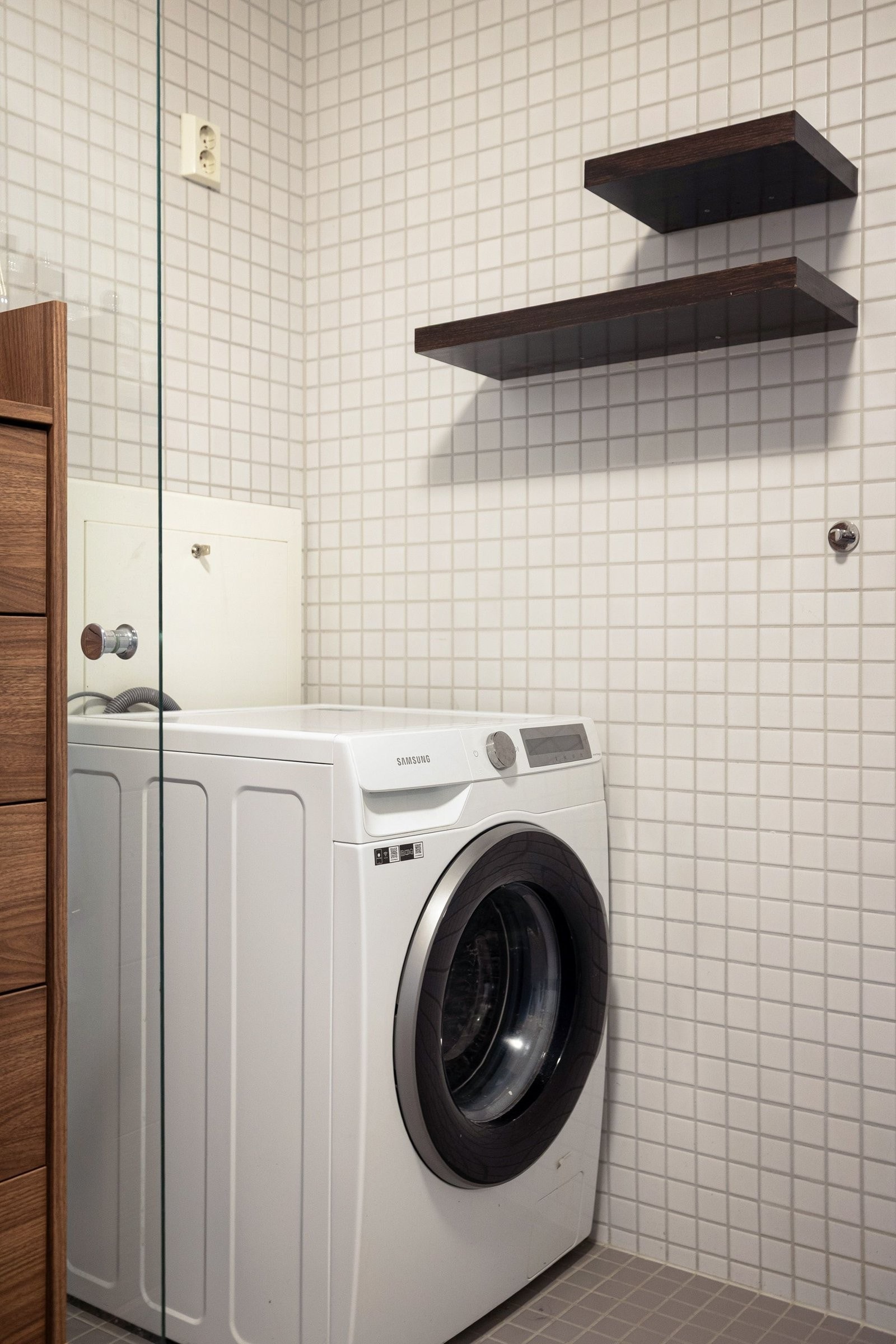 Opplegg for vaskemaskin på badet Galleribilde