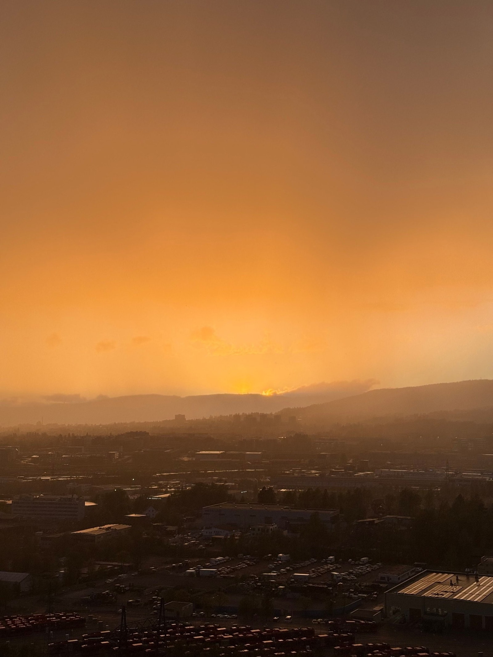 Solnedgang fra balkongen, her i fra ser man store deler av byen Galleribilde