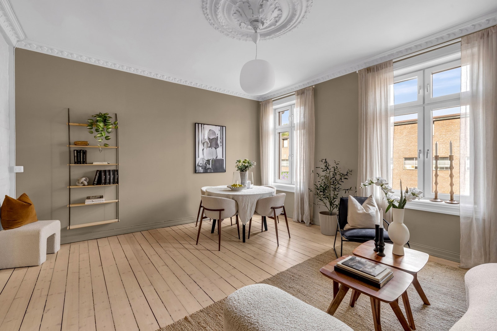 Attraktiv beliggenhet i bydel St.Hanshaugen i en klassisk og veholdt bygård med god vedlikeholdshistorikk. Galleribilde