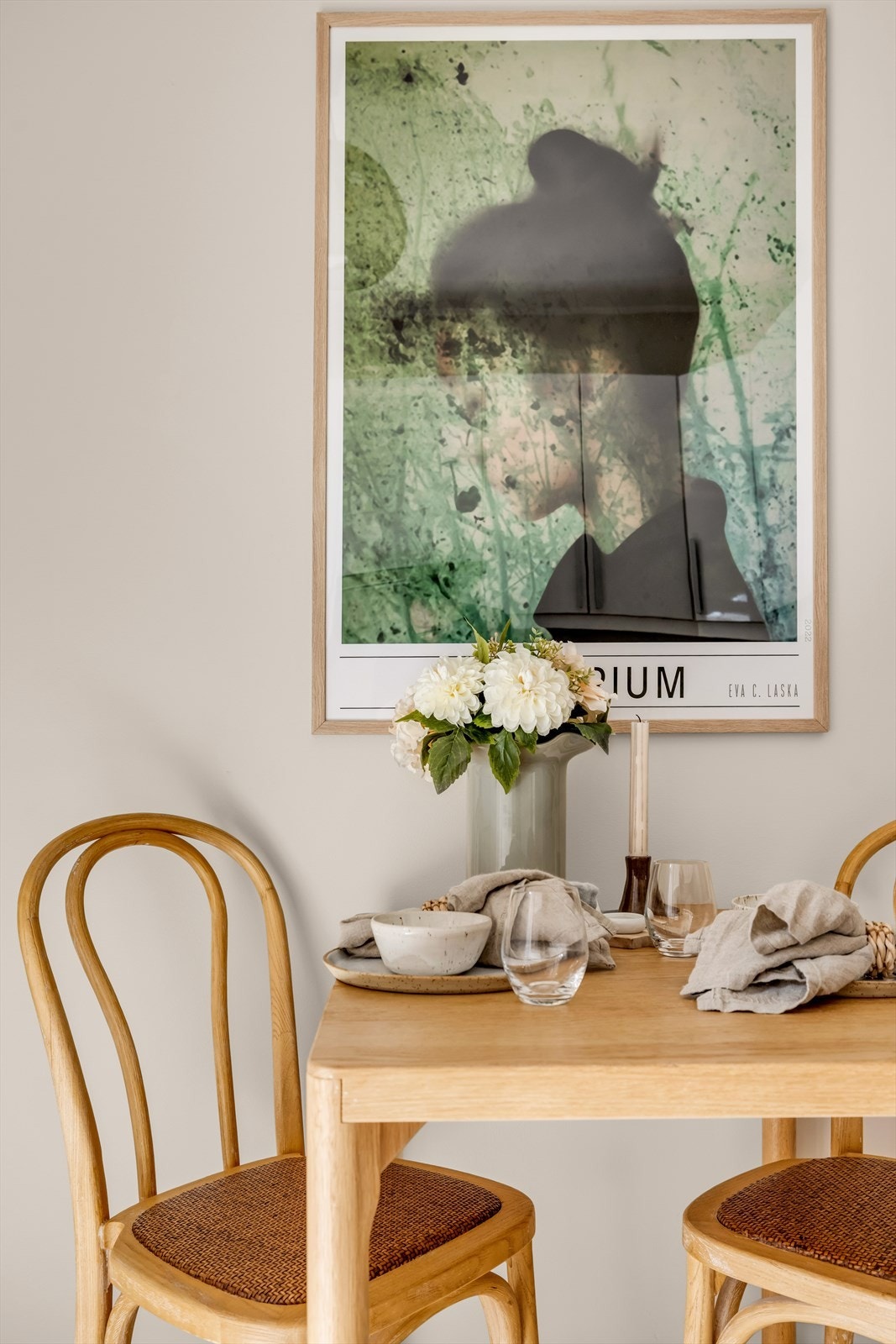 Hyggelig sted å starte en god morgen med utsikt mot frodig bakgård. Galleribilde