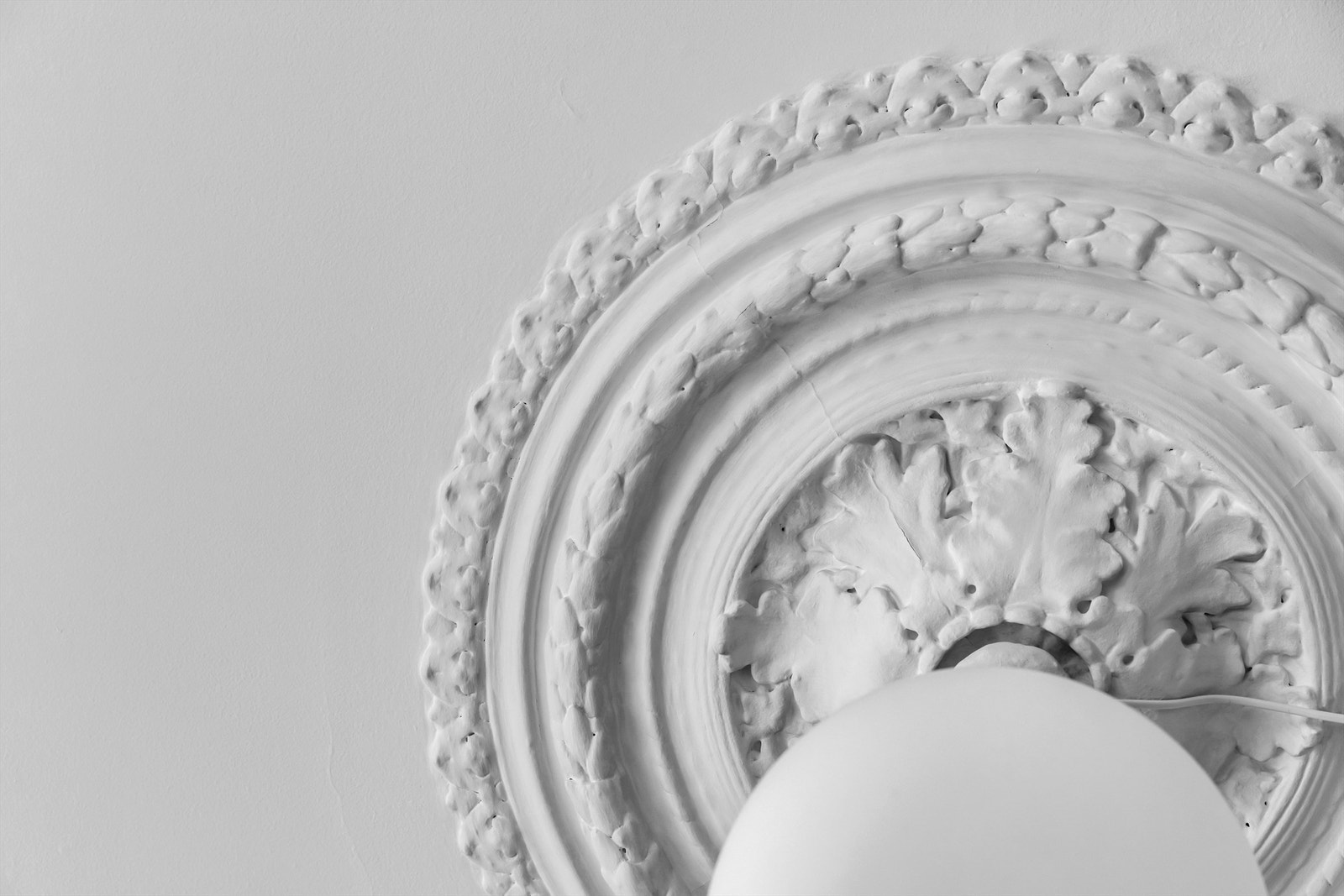 Leiligheten har en rekke klassiske detaljer som rosett og stukkatur. Galleribilde