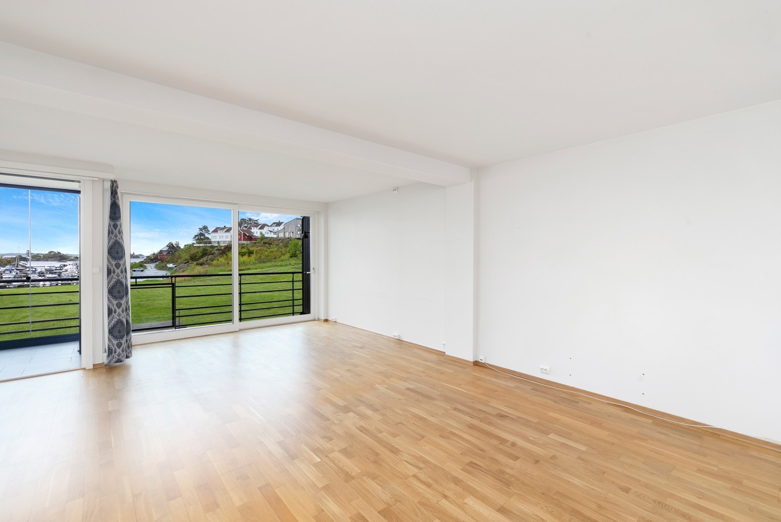 Det er flere gode møbleringsmuligheter slik at det god plass til både sofagruppe og spisestue. Galleribilde