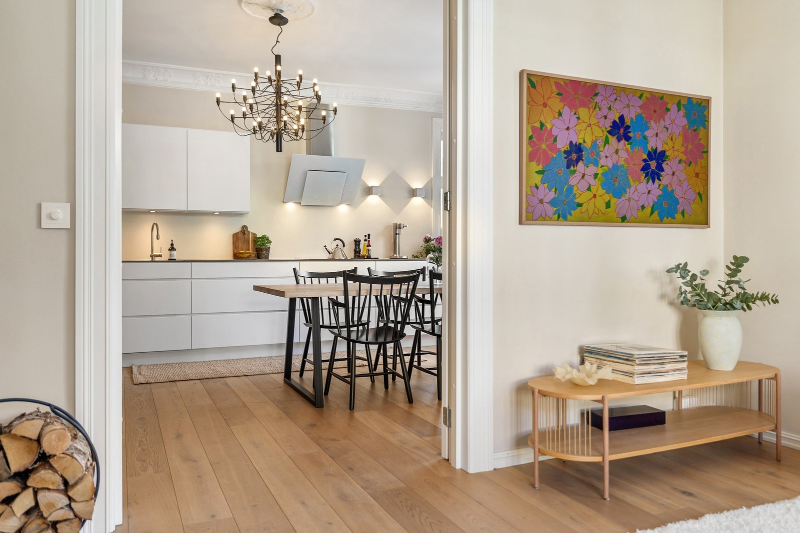 Lekker, stilren en-stavs eikeparkett på gulv. Galleribilde