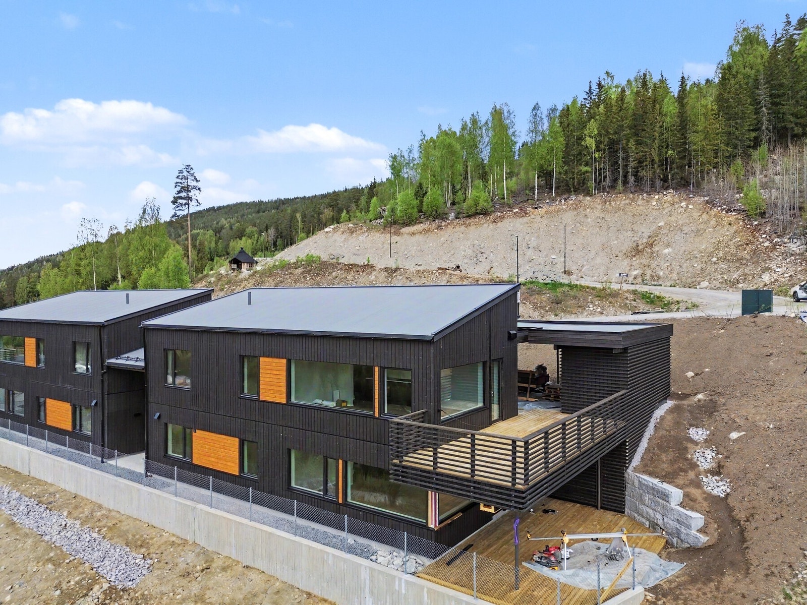 Leilighetene er på 57 arealeffektive kvadratmeter med stor og solrik terrasse. Galleribilde