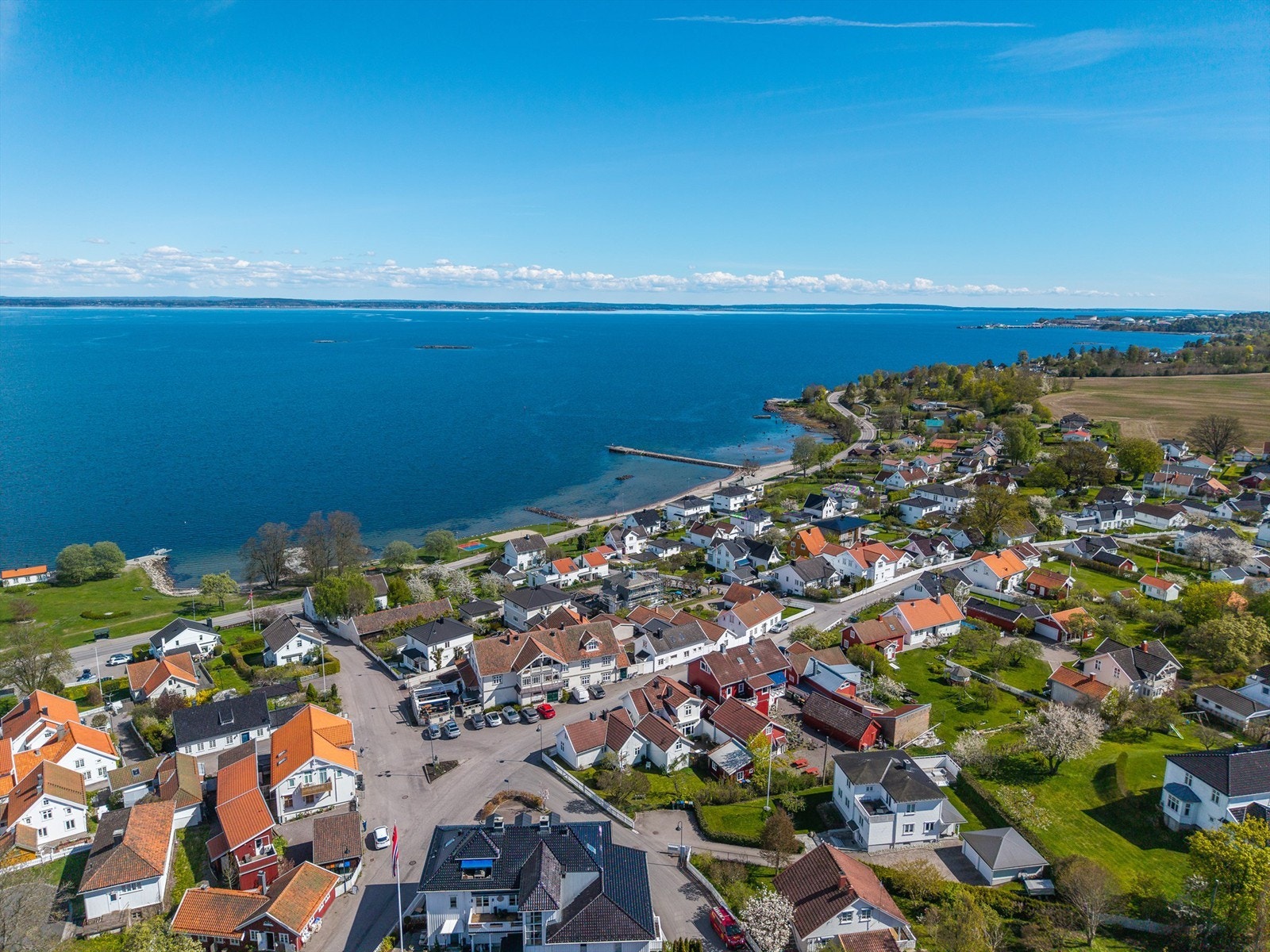 Langs kysten finner man flotte tur- og sykkelstier. Galleribilde