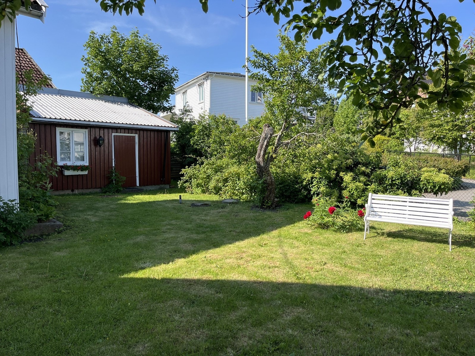 Hage og bryggerhus. Privat bilde. Galleribilde