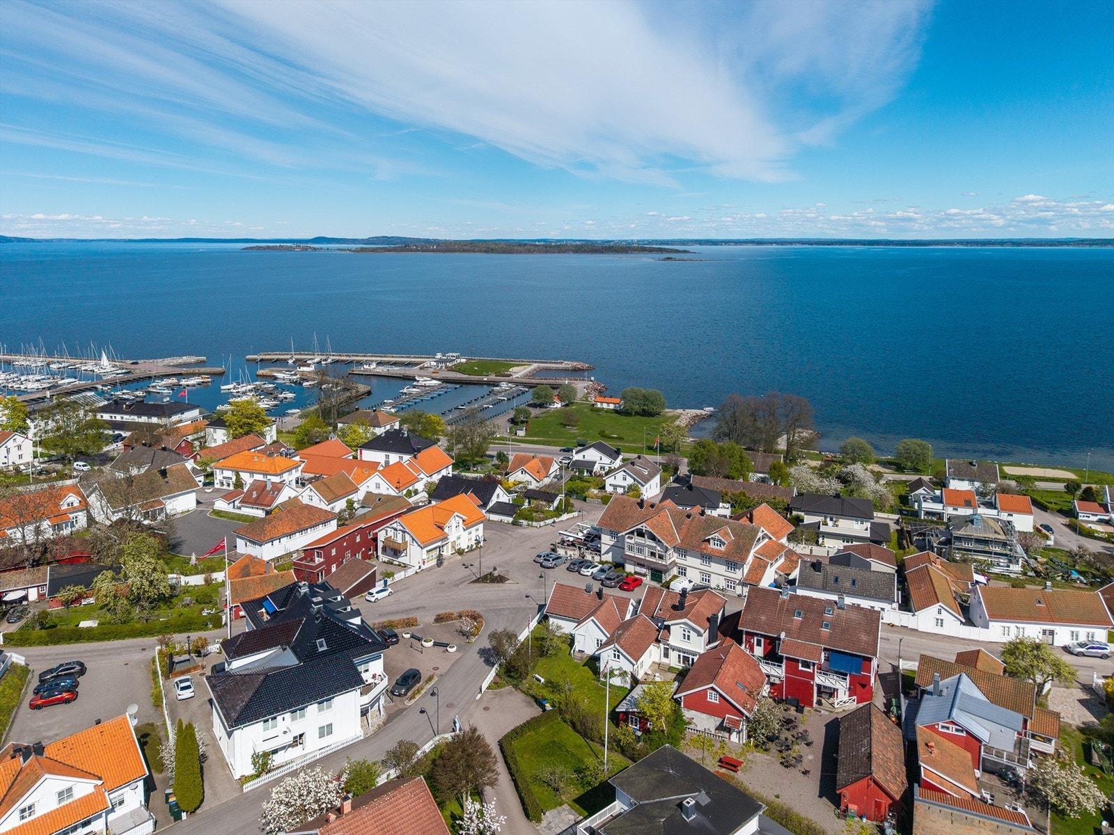 Åsgårdstrand byr på en unik atmosfære med en blanding av kultur, historie og kystliv. Galleribilde