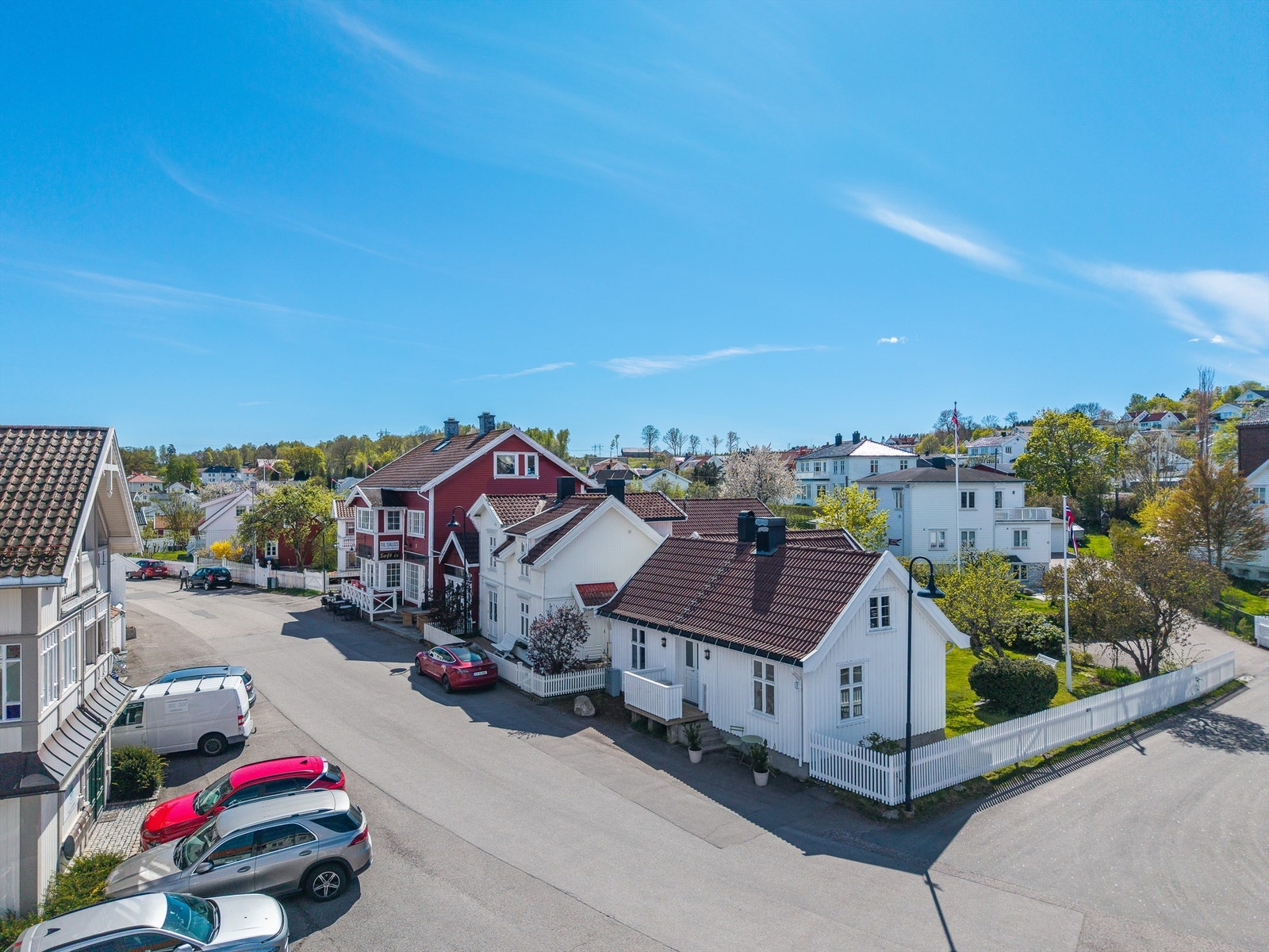 Eiendommen ligger sentralt plassert i hjertet av Gamle Åsgårdstrand. Galleribilde