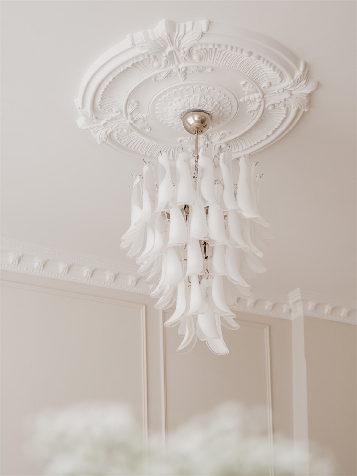 Detaljbilde av flott rosett i stuen. Galleribilde