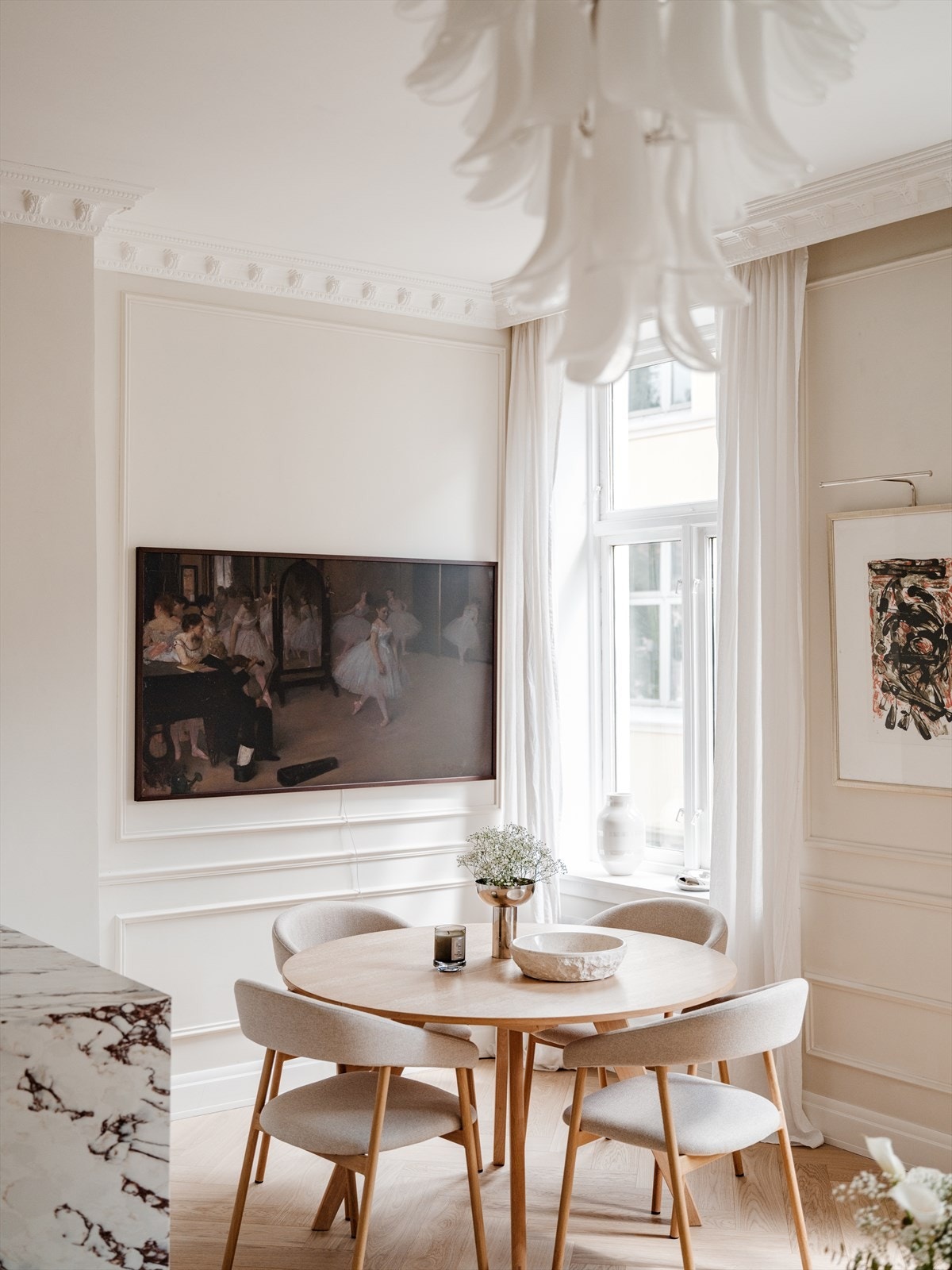 Leiligheten ligger i et av Oslos mest attraktive og ettertraktede områder, tilbaketrukket i rolig blindvei. Galleribilde