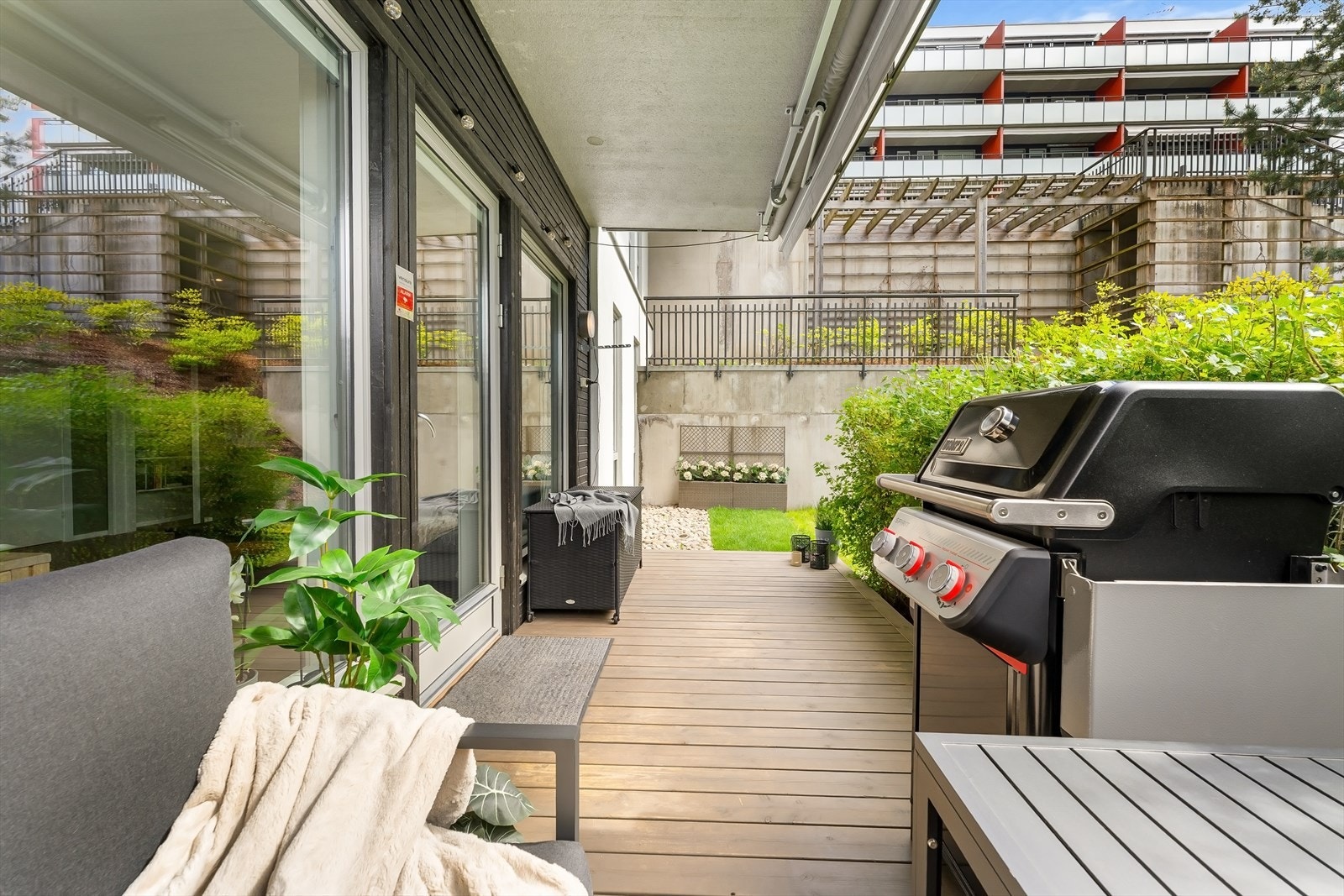 En fin forlengelse av leiligheten i sommerhalvåret. Galleribilde