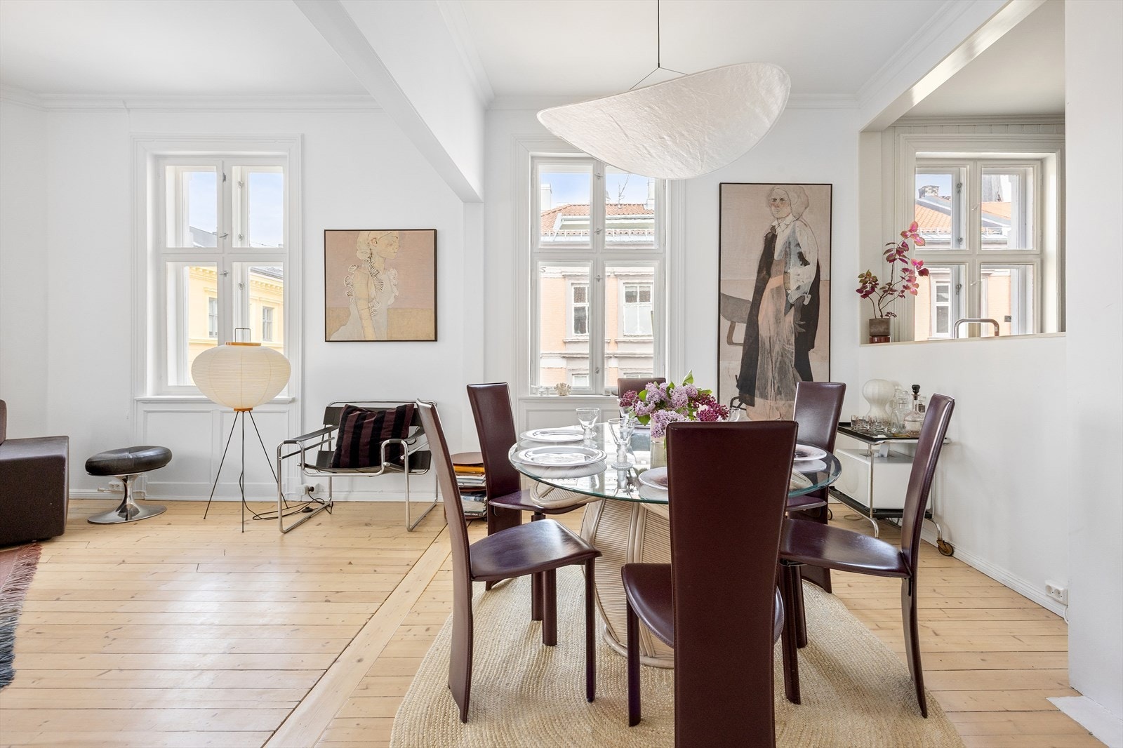Den åpne løsningen gir en god romfølelse og fleksible muligheter. Galleribilde