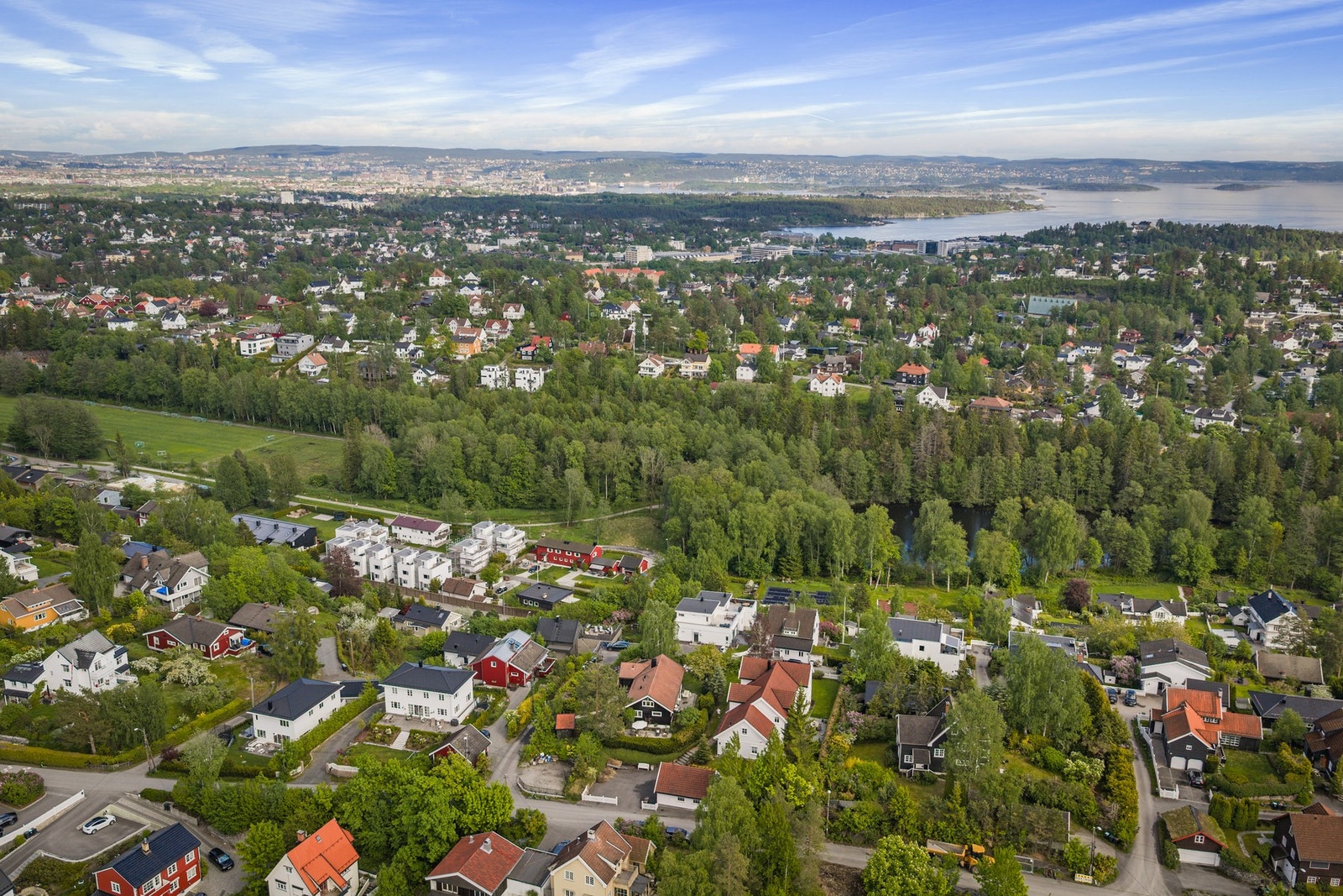 Fantastisk beliggenhet - på en høyde i frodige omgivelser - sjelden perle Galleribilde