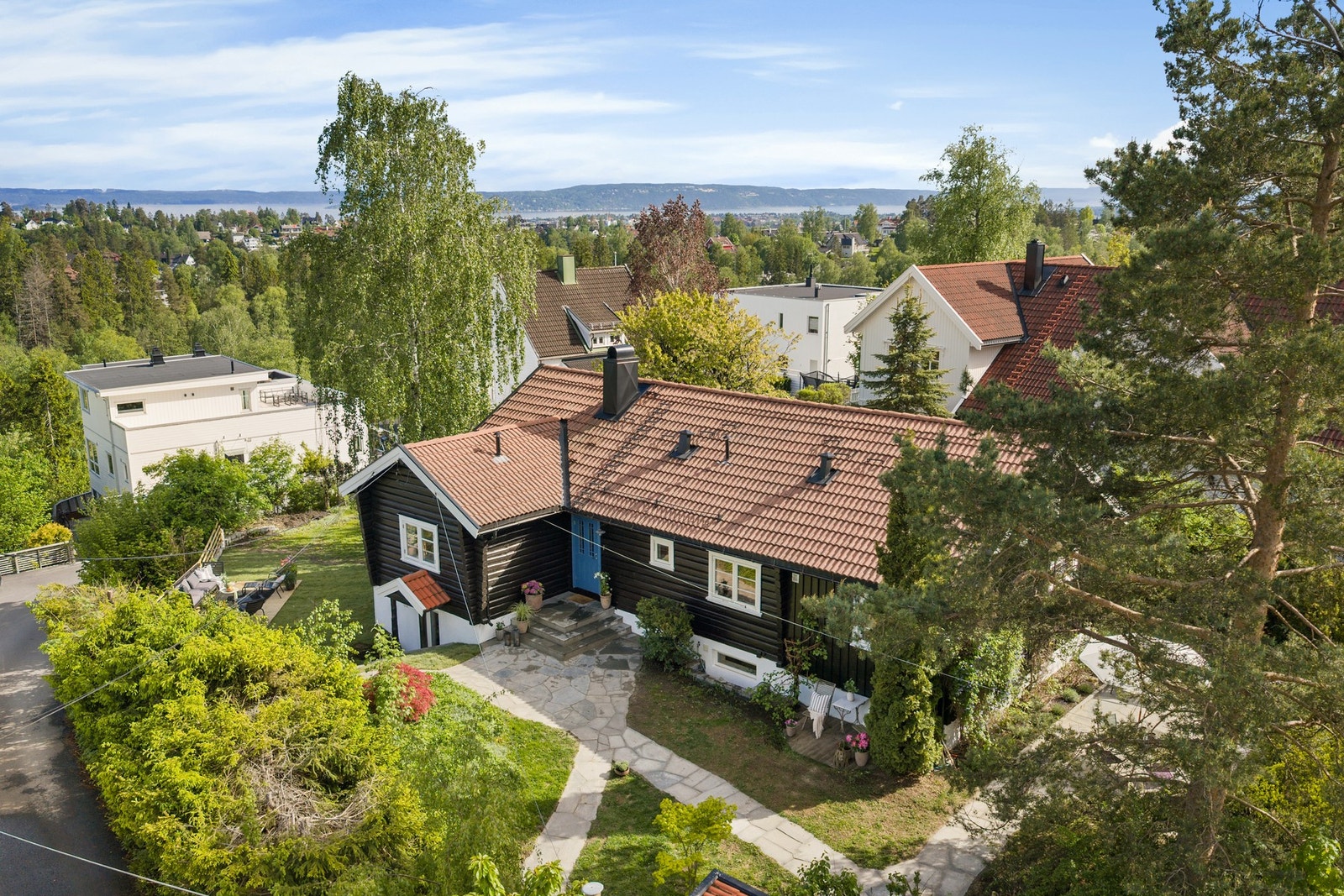 Gir følelsen av et gårdstun fra fordums tid.. Galleribilde