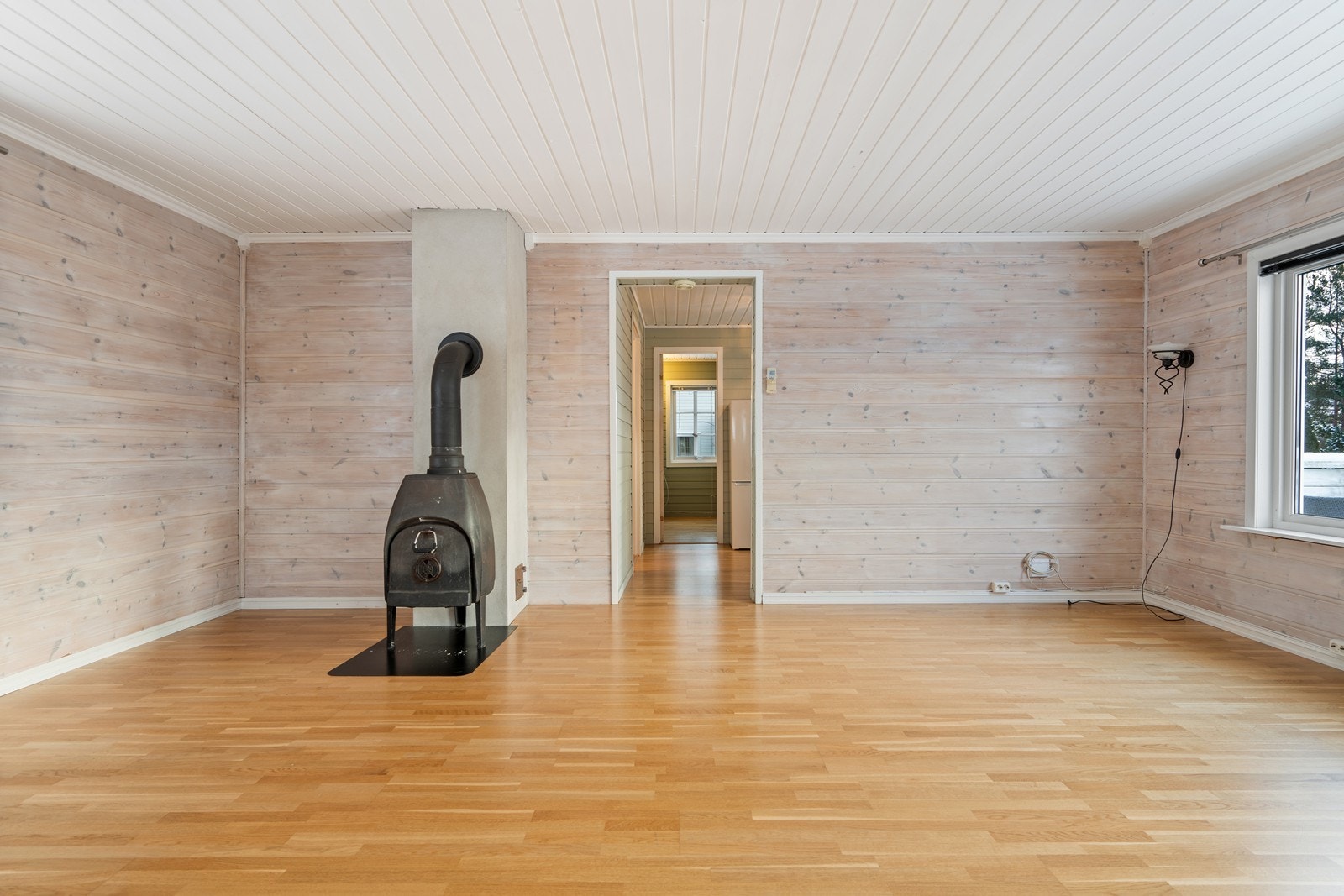 Store vindusflater gir mye naturlig lys Galleribilde
