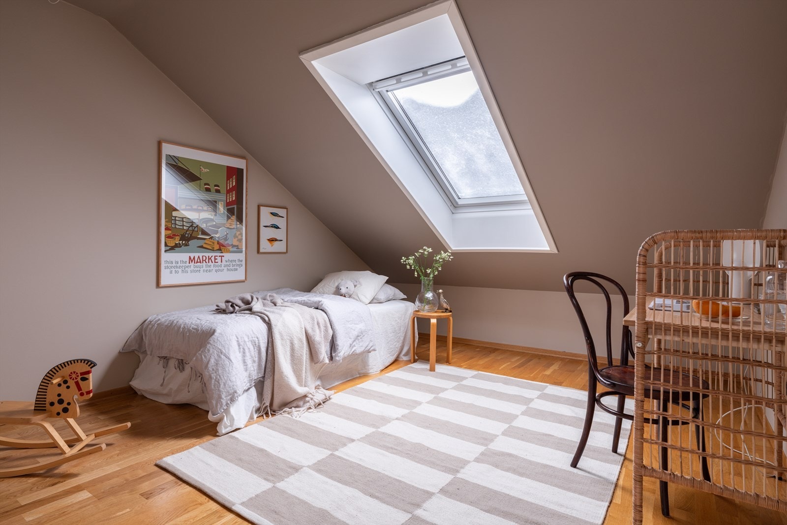 Soverom 3: Dette rommet har også meget god størrelse og passer utmerket til gjesterom, barnerom eller kontor - alt etter ønske og behov. Galleribilde