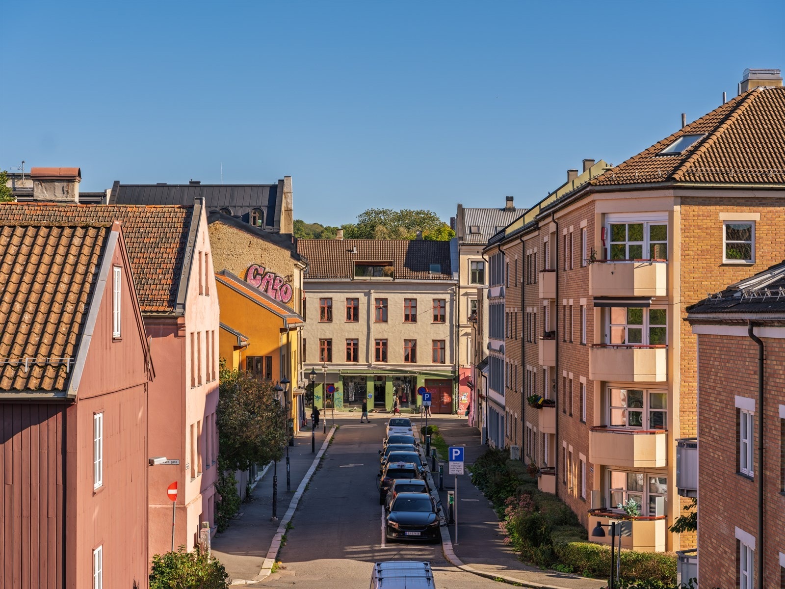 Utsikt fra svalgangen mot Stolmakergata og videre til hyggelige Markveien. Galleribilde