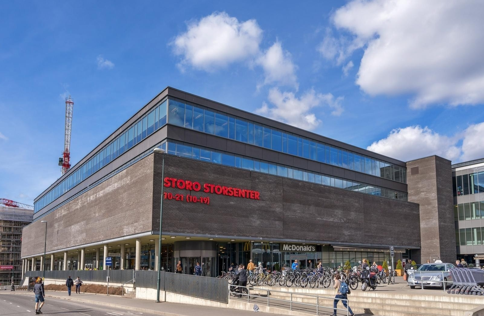 Kort vei til Storo Storsenter med alt av handel og service. Galleribilde