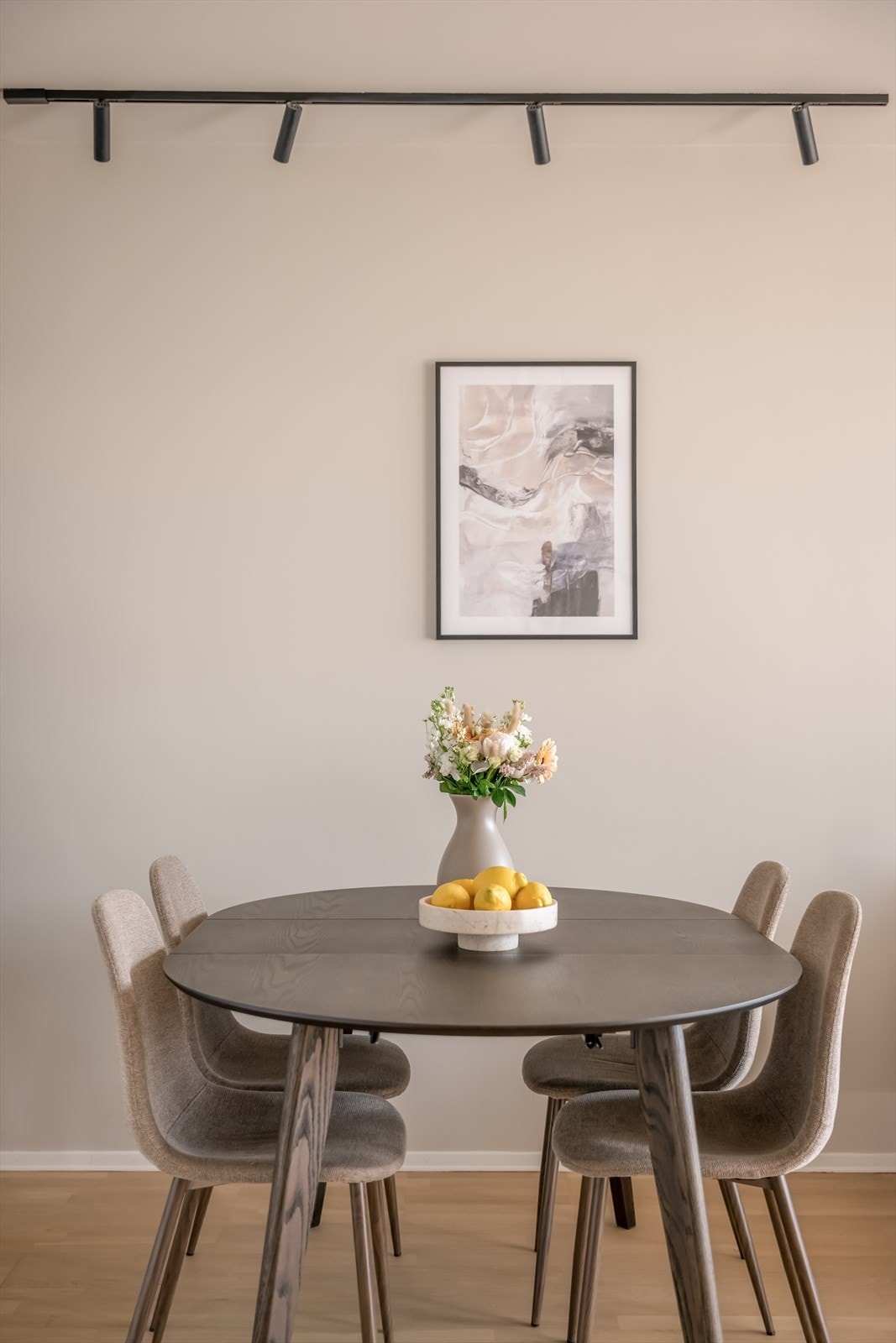 God plass til spisebord i stuen. Galleribilde
