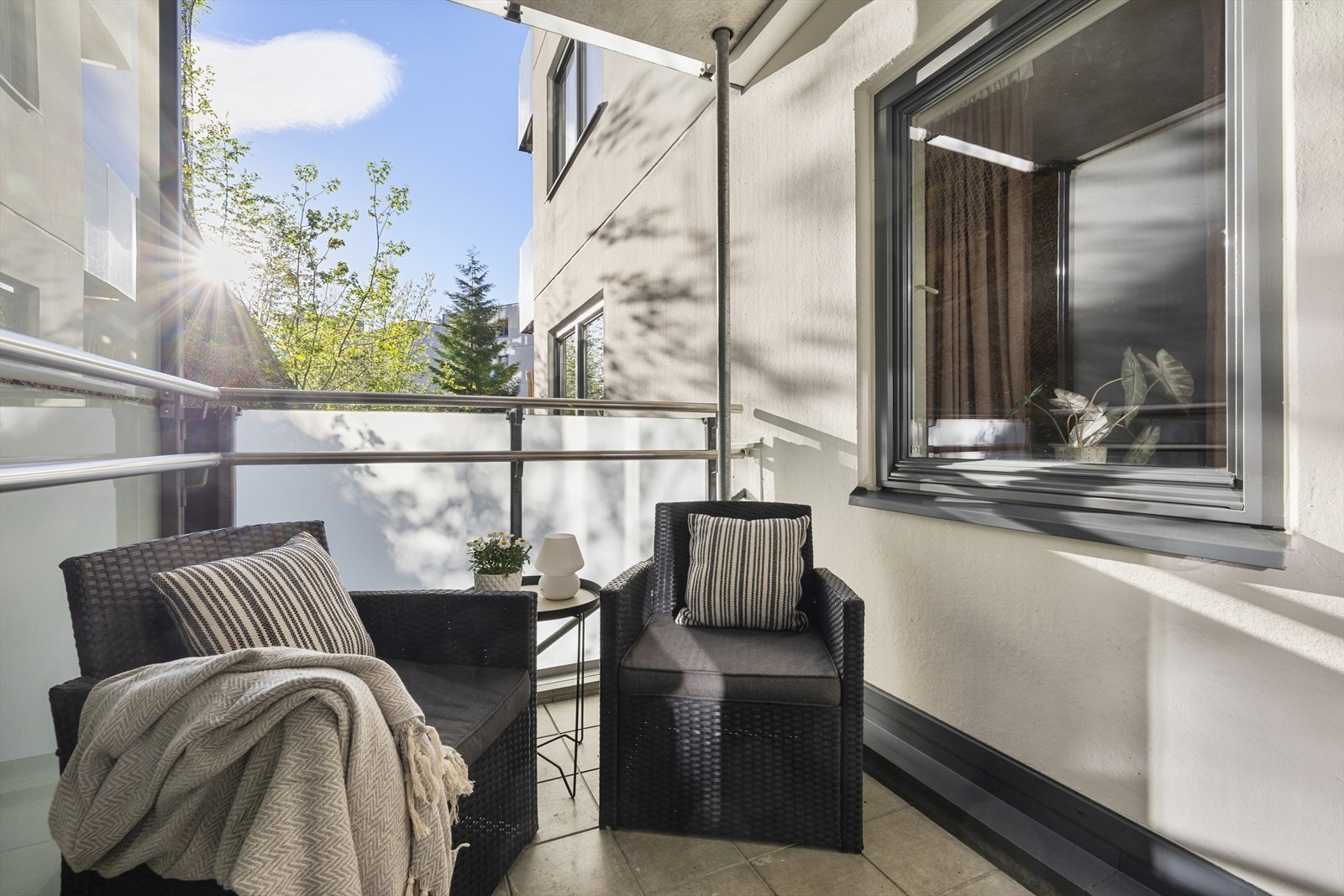 Fra hovedsoverommet har du adkomst til en herlig vestvendt balkong på ca. 5 m². Galleribilde