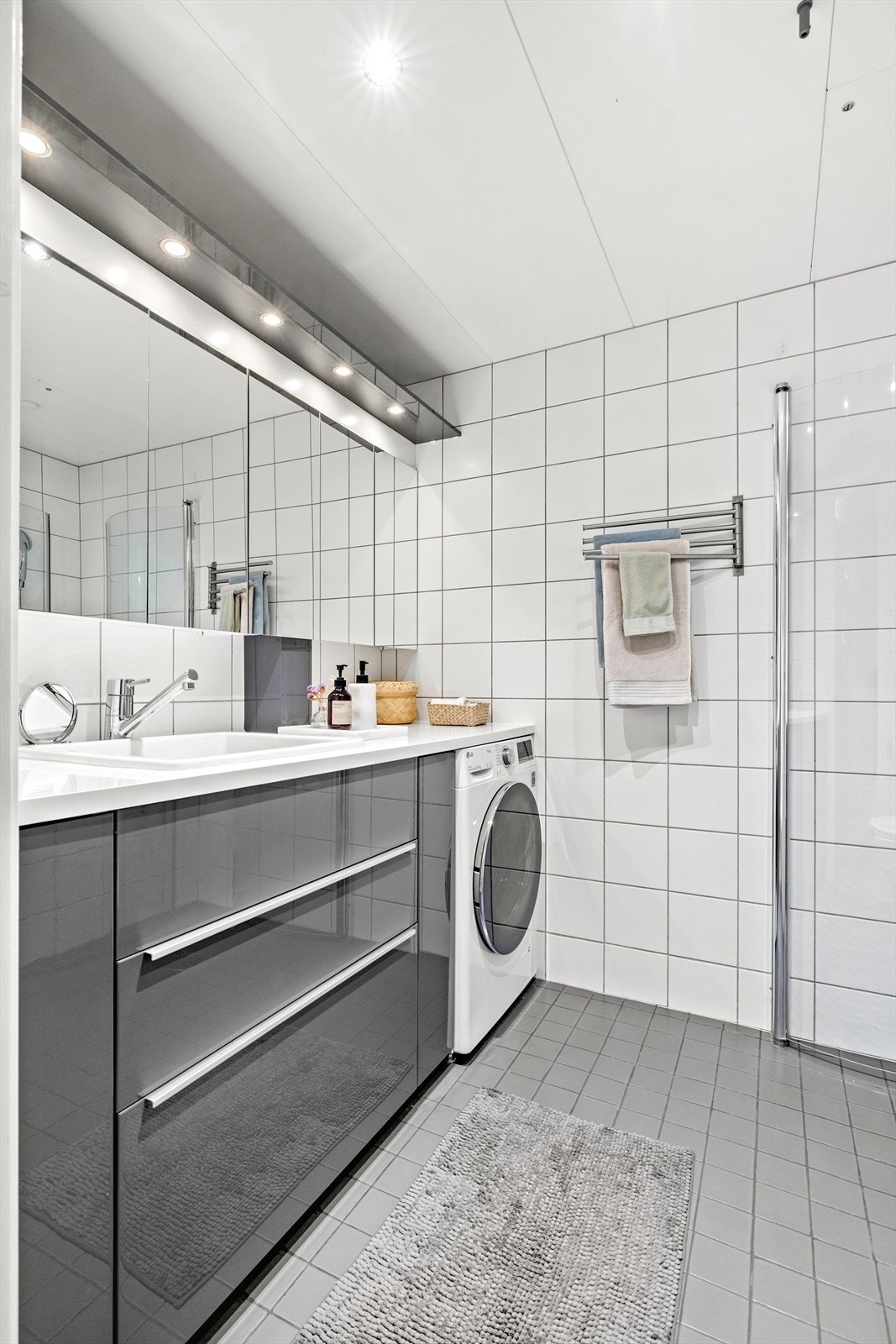 Det er plass og opplegg for vaskemaskin. Galleribilde