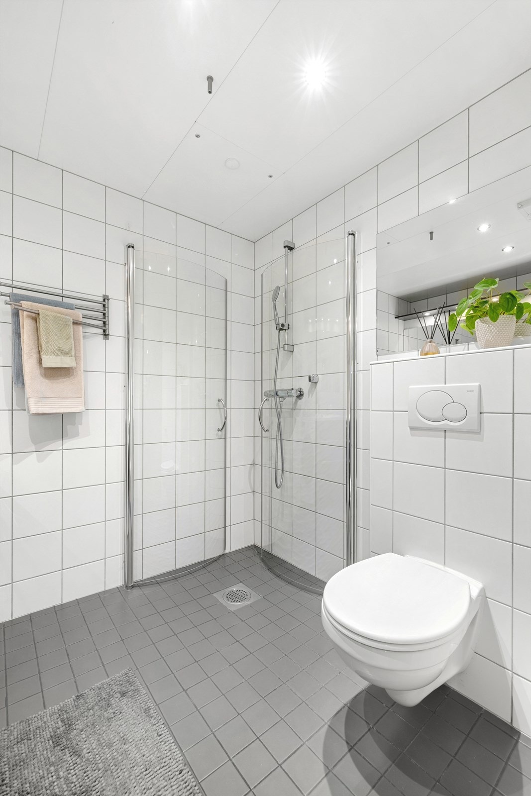 Ventilasjon via avtrekksventil og tilluft gjennom luftespalte under dør. Galleribilde